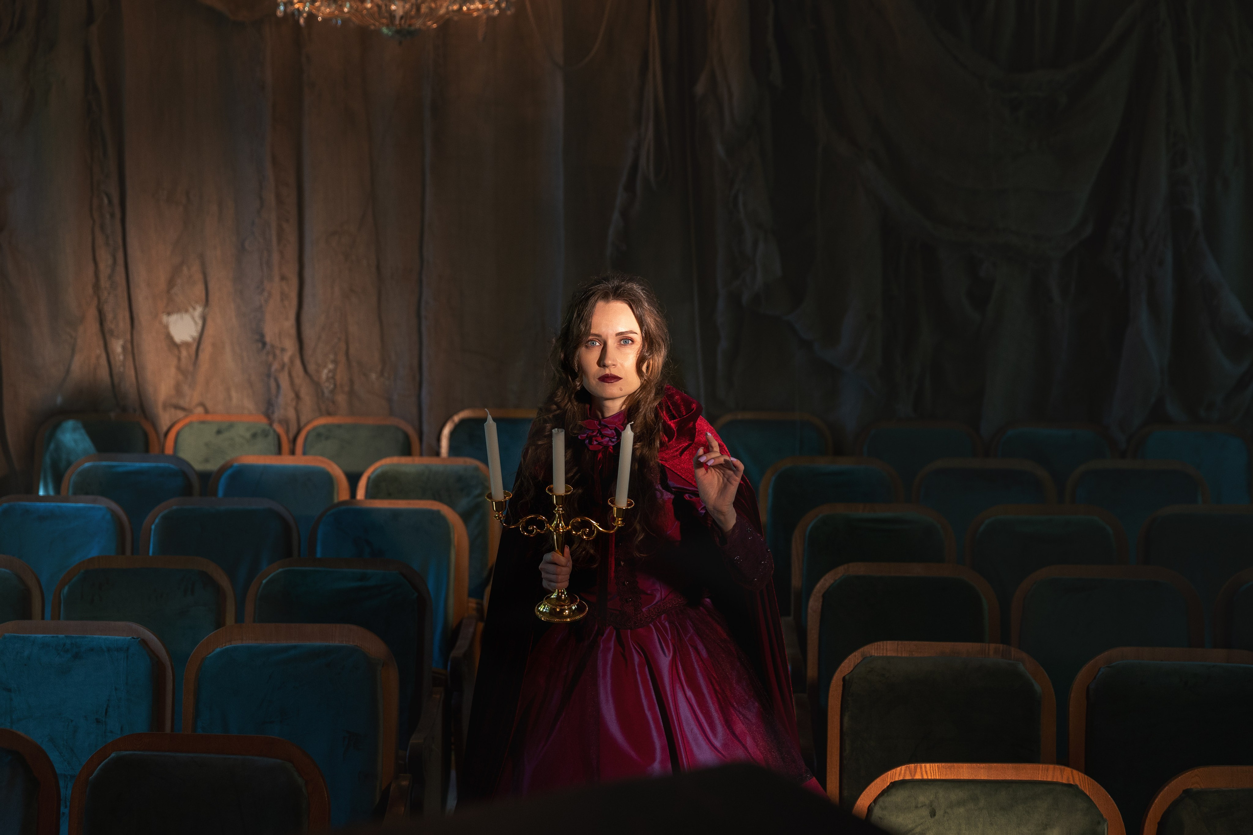 Тайны заброшенного театра