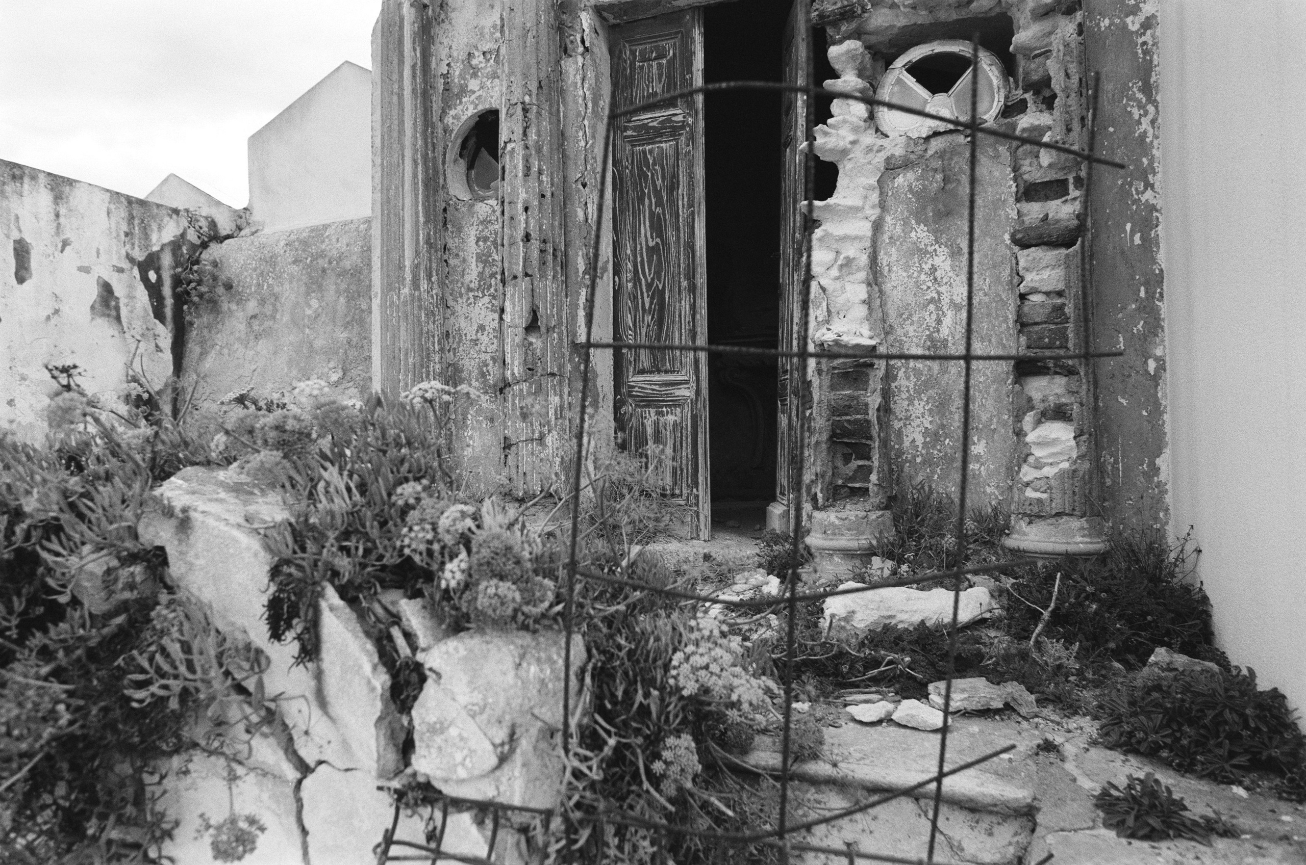 The world is flat // corsica, bonifacio III. EVER EXPOSED