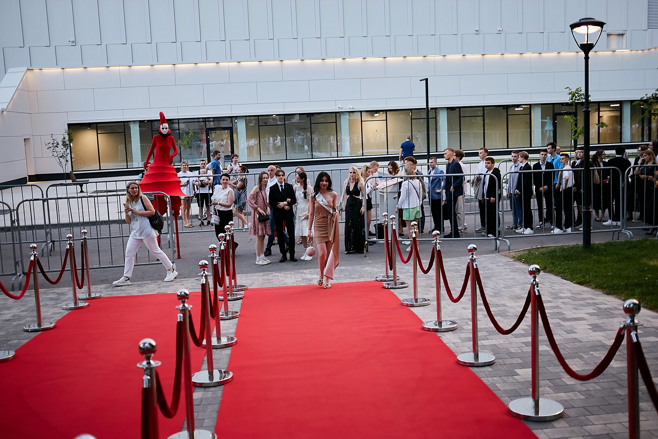 Выпускной 2024 концертный зал Академия ВТБ. Фотограф и Видеограф в Москве. Олег Корушев