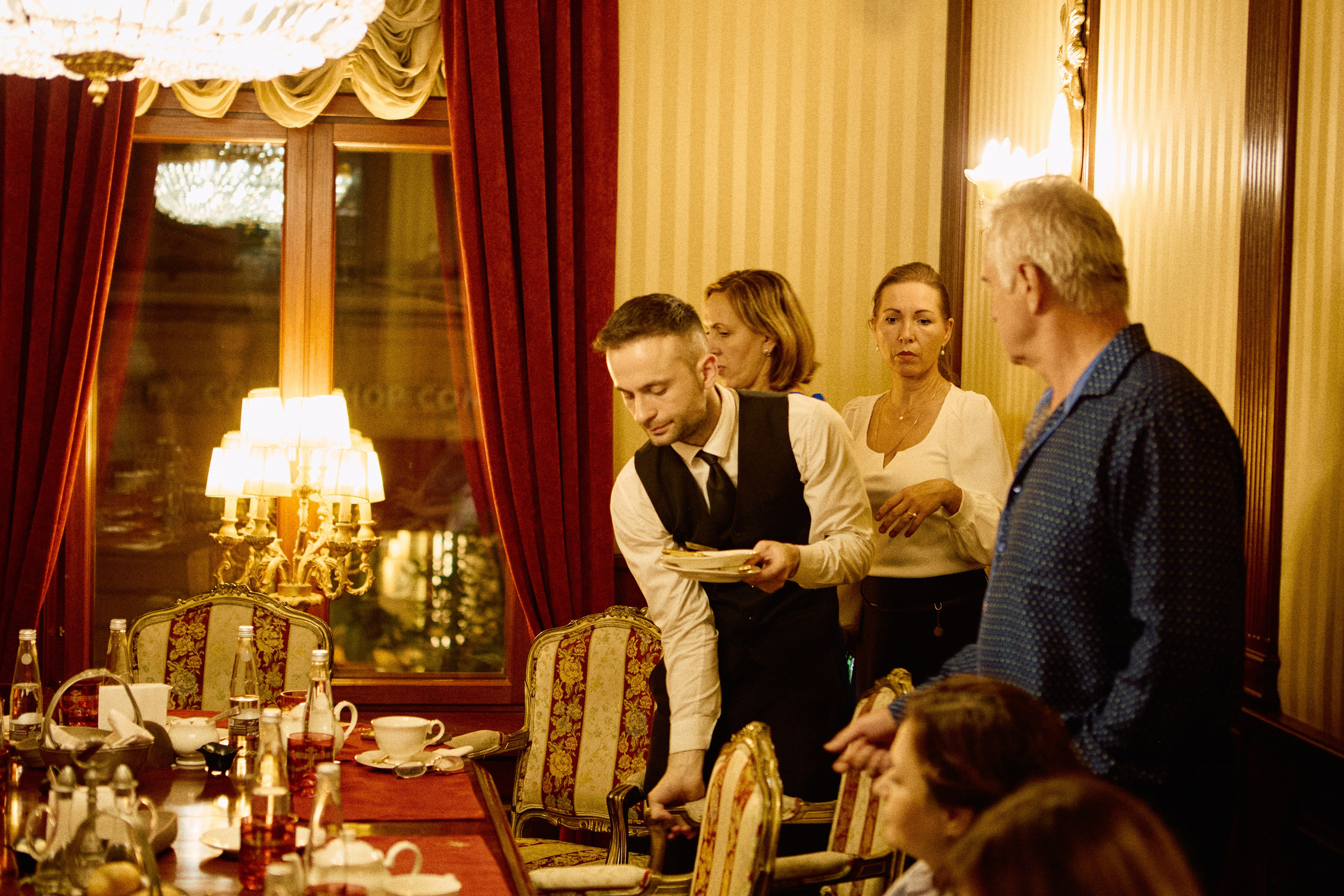 Stories at the table. Фотограф в Санкт-Петербурге Владимир Тихомиров