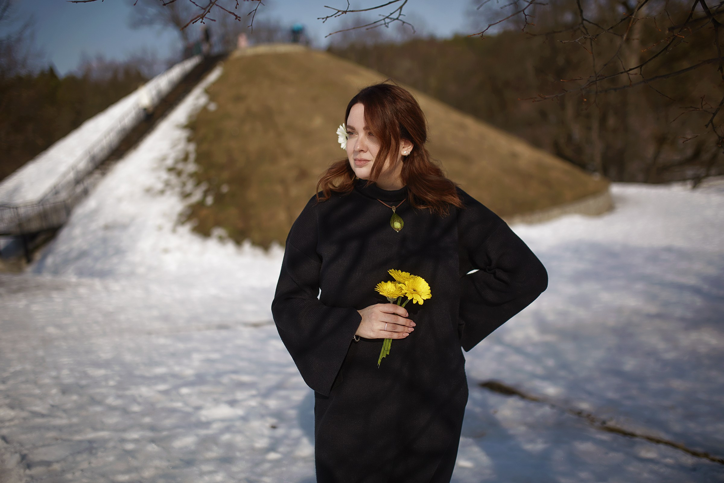 Девушка и март. Фотограф Роман Желтухин