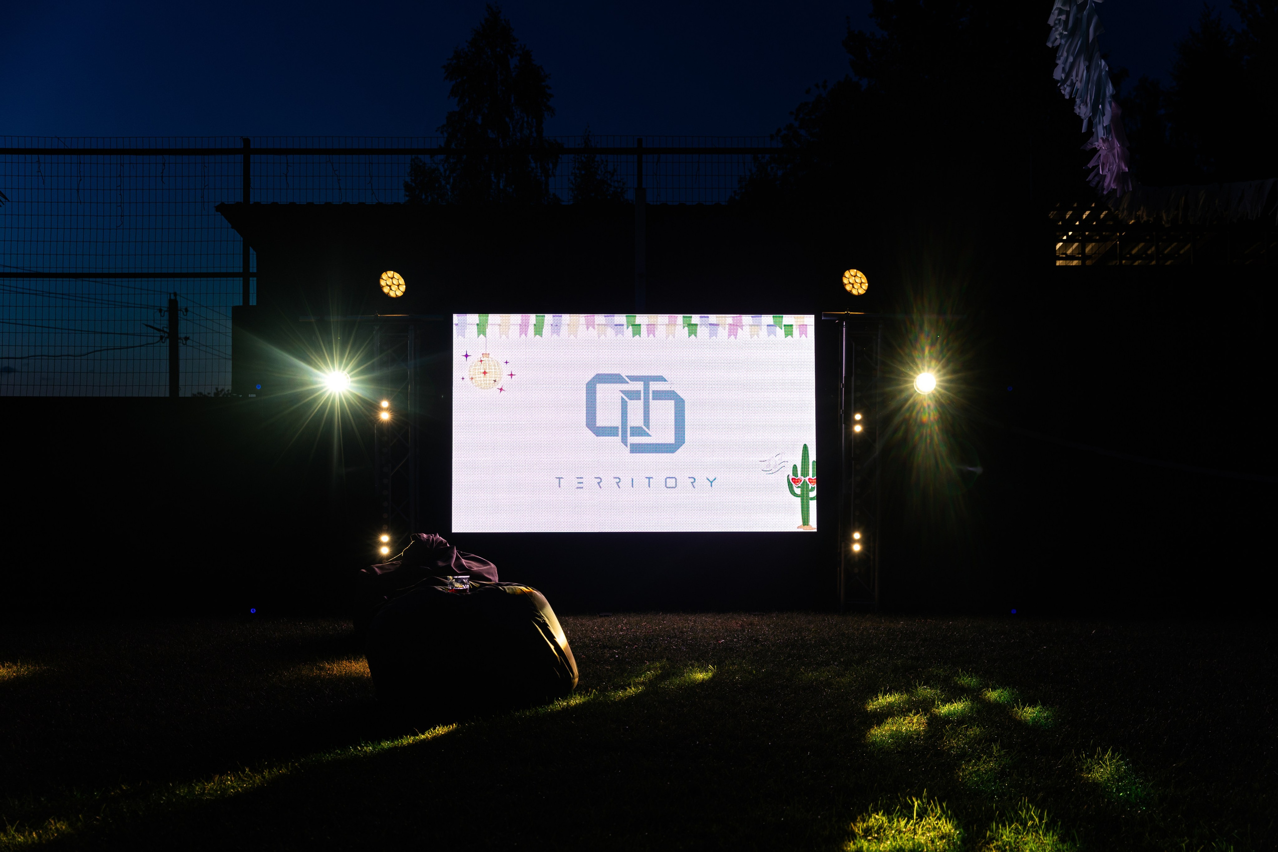 IT Territory. ILIAS BLACK — Фотограф свадеб и мероприятий в Минске и Беларуси
