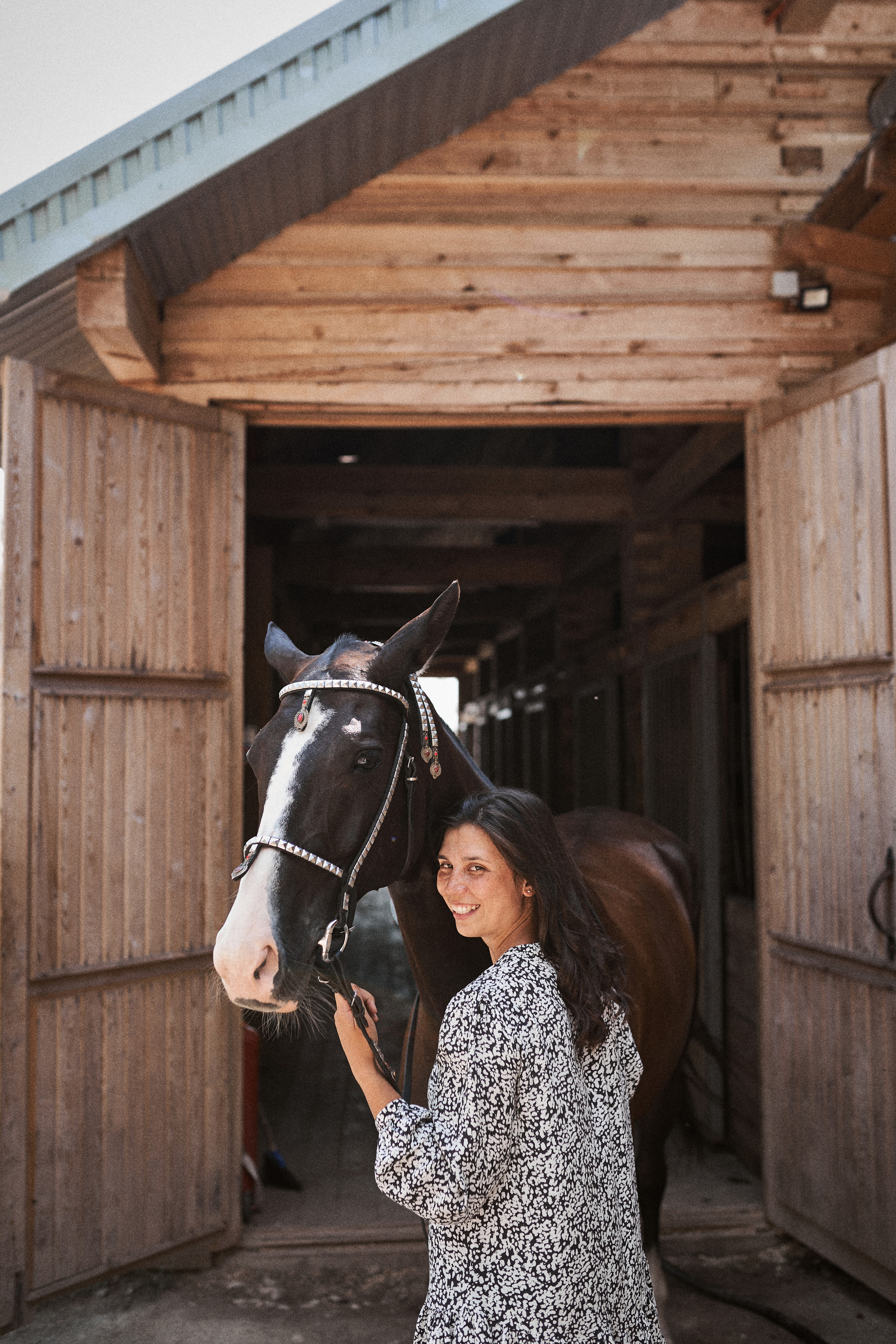 Дарья и ахалтекинцы. Конный клуб Каприоль. Фотосессии с лошадьми в Москве, Новосибирске