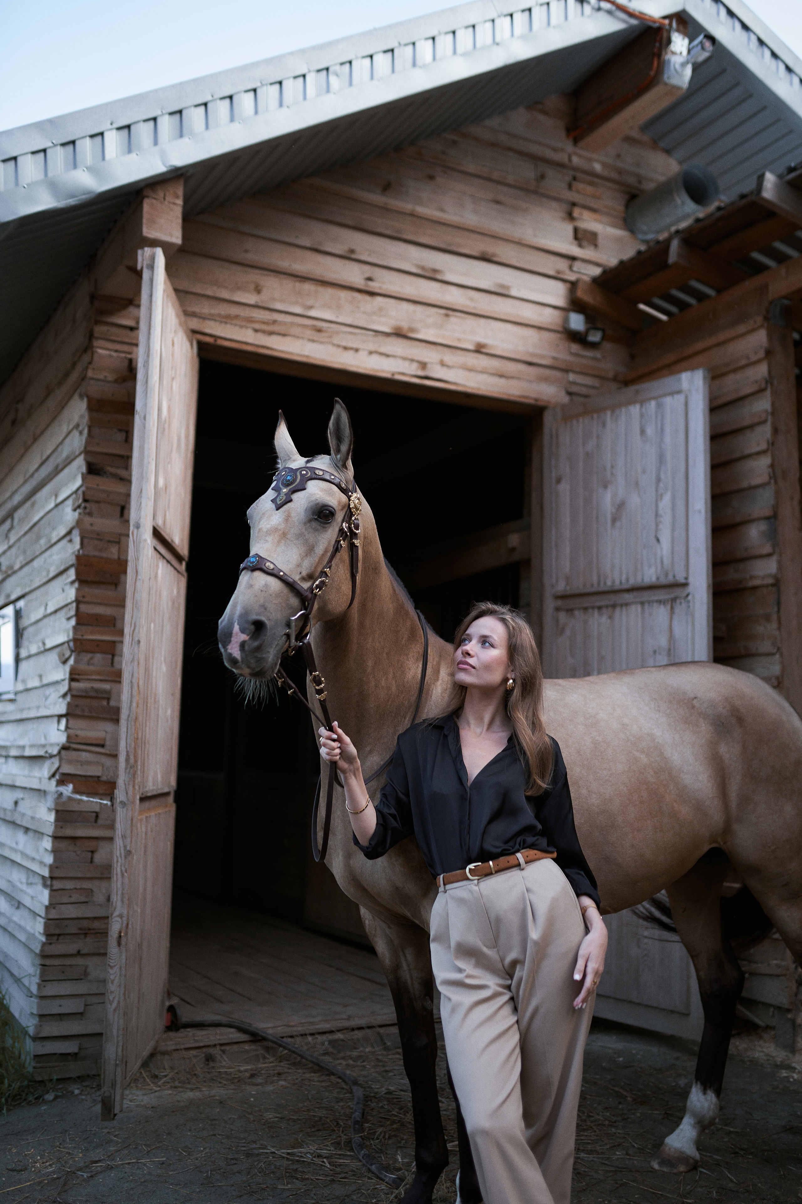Алина и Макс в КК «Каприоль». Фотосессии с лошадьми в Москве, Новосибирске