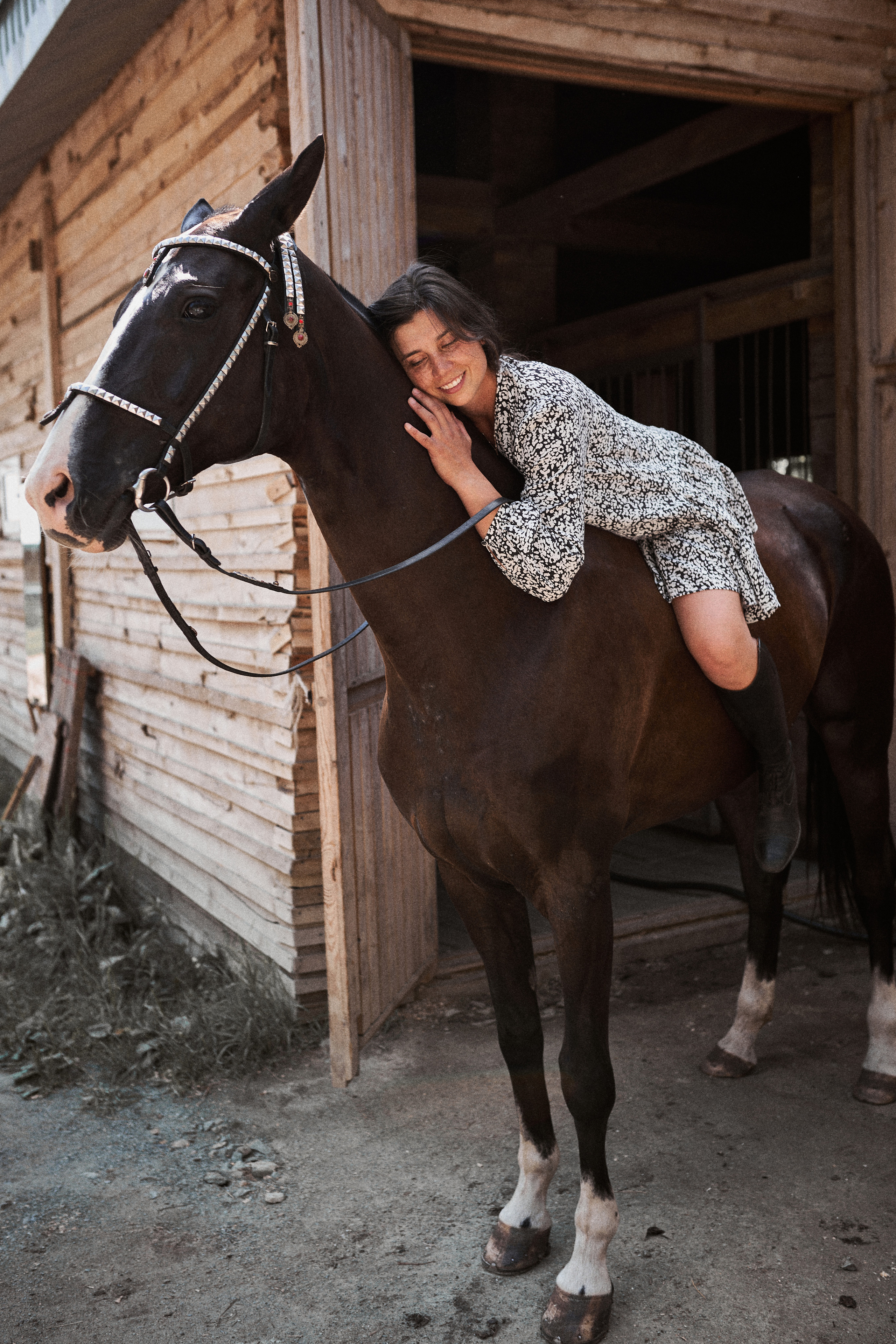 Дарья и ахалтекинцы. Конный клуб Каприоль. Фотосессии с лошадьми в Москве, Новосибирске