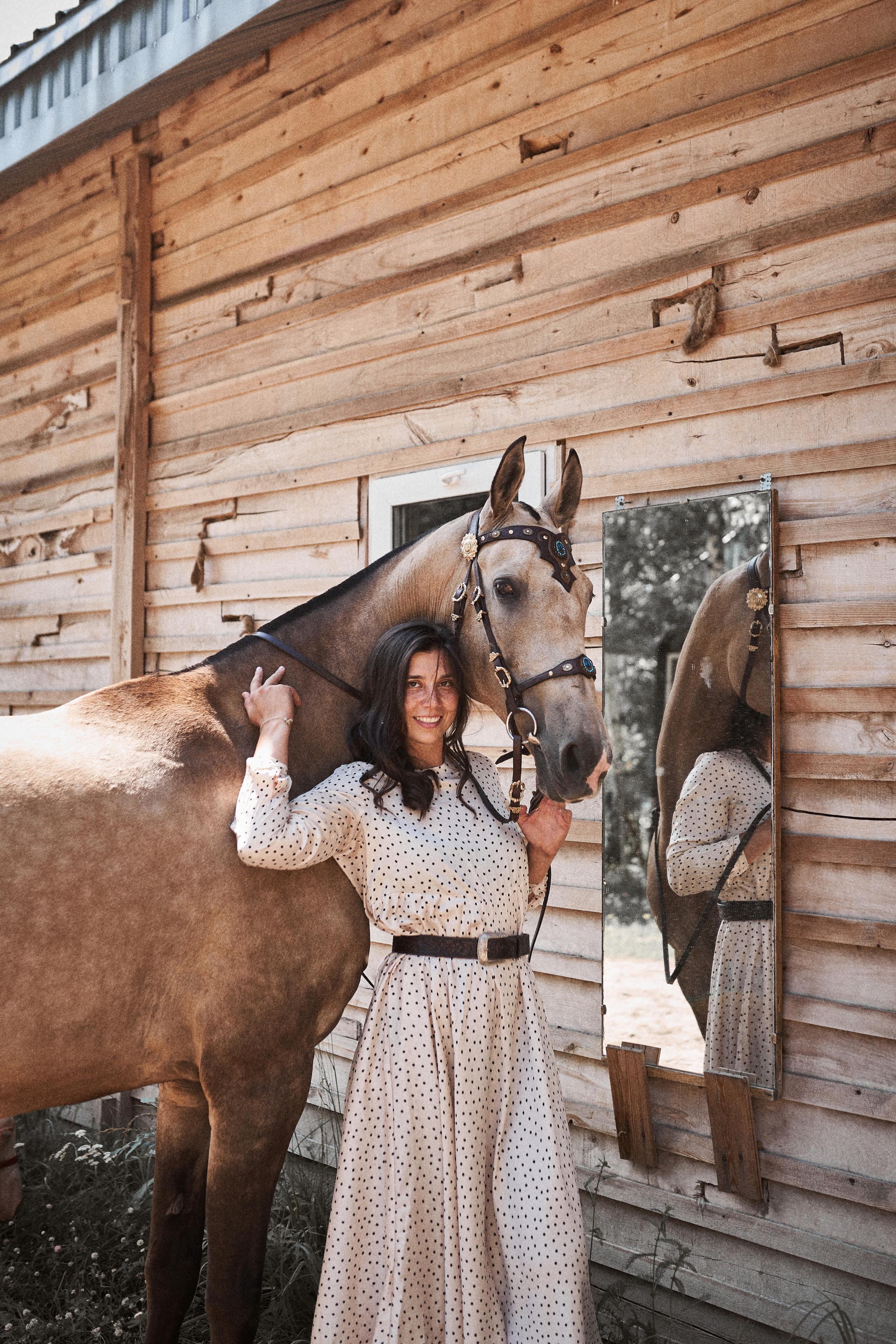 Дарья и ахалтекинцы. Конный клуб Каприоль. Фотосессии с лошадьми в Москве, Новосибирске