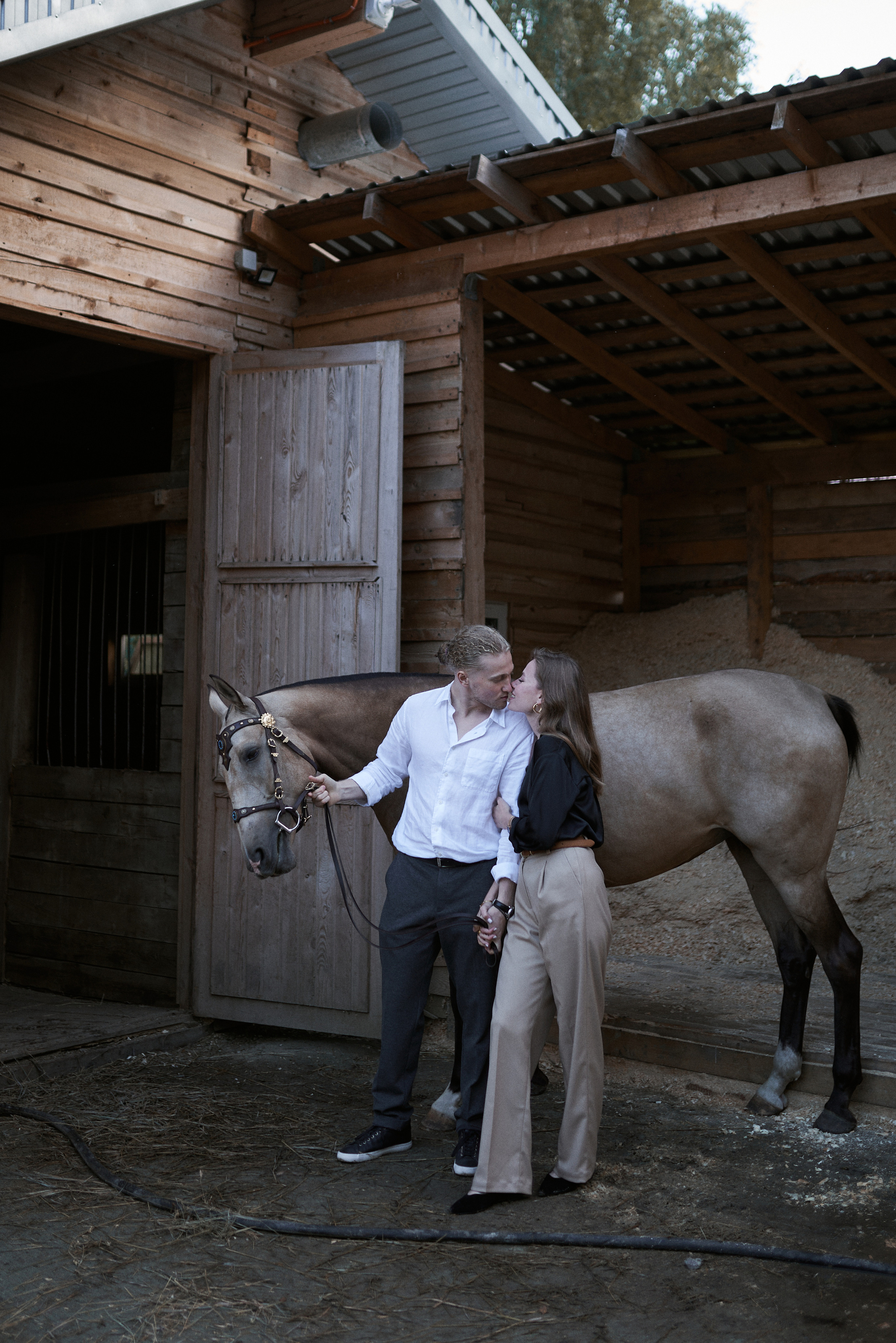 Алина и Макс в КК «Каприоль». Фотосессии с лошадьми в Москве, Новосибирске