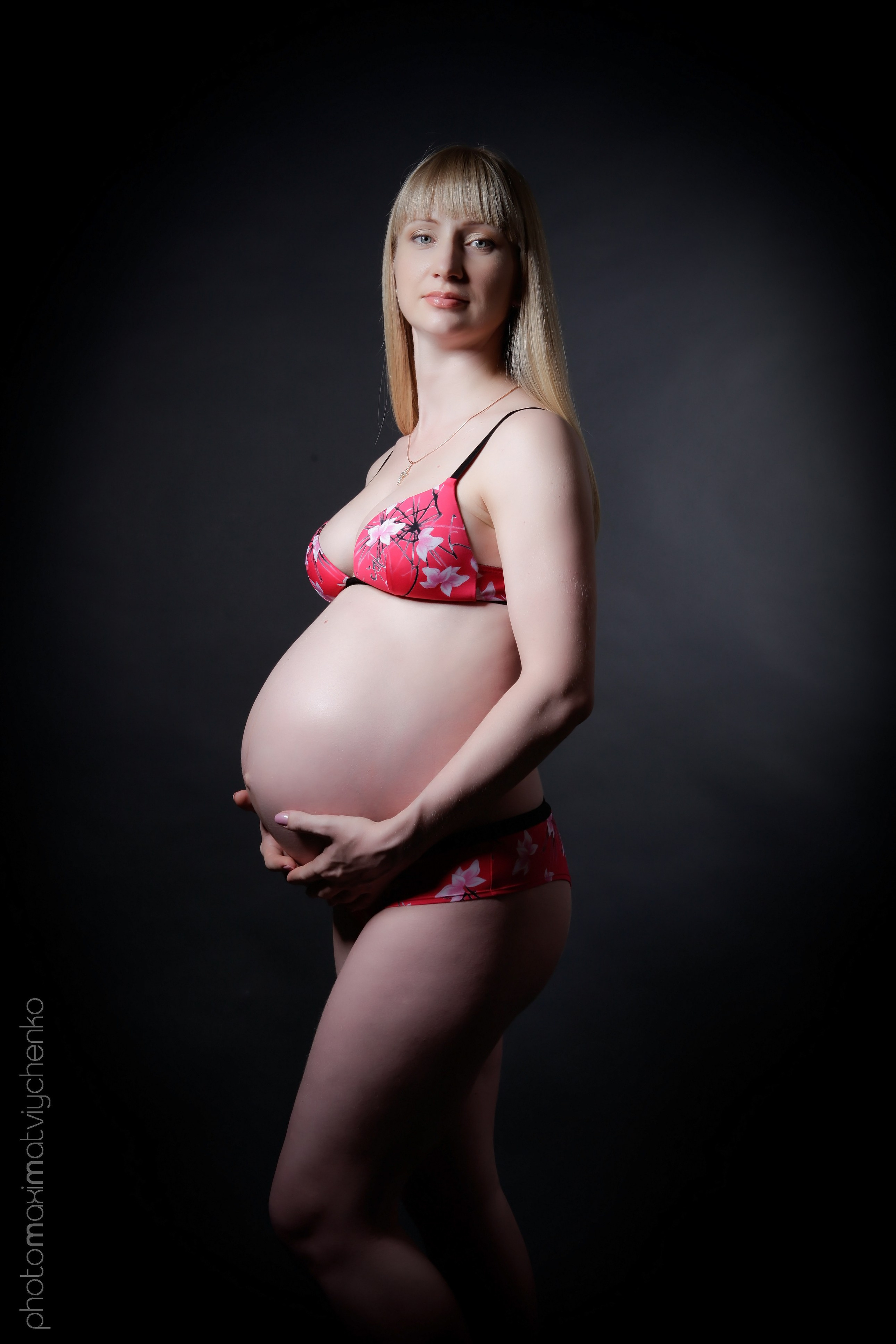 Фотосессия во время беременности от студии Love Story. Максим Матвийченко и Виктория Басова профессионалы своего дела