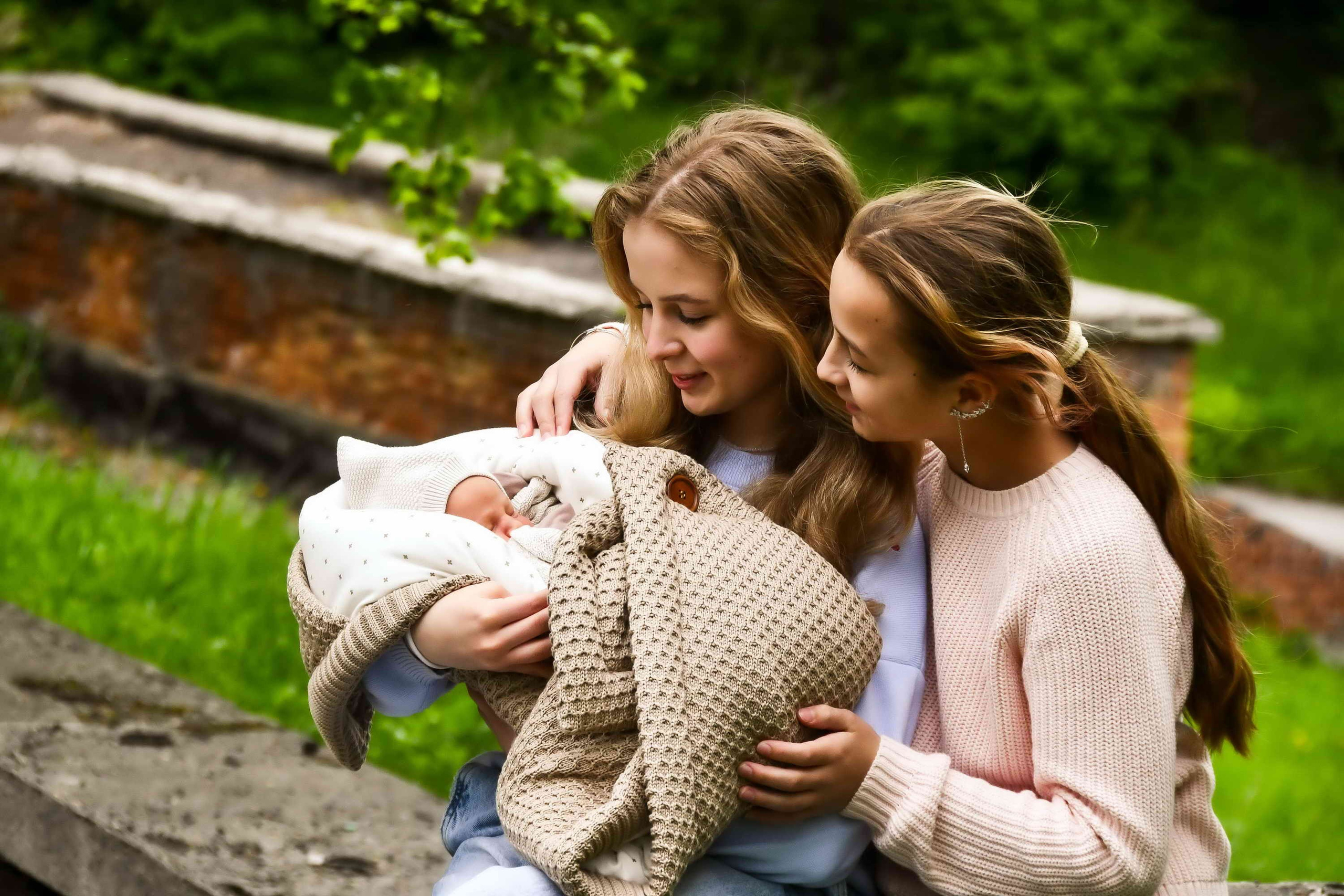 Выписка из роддома. Гуляния. Репортажный и детский фотограф в Новосибирске