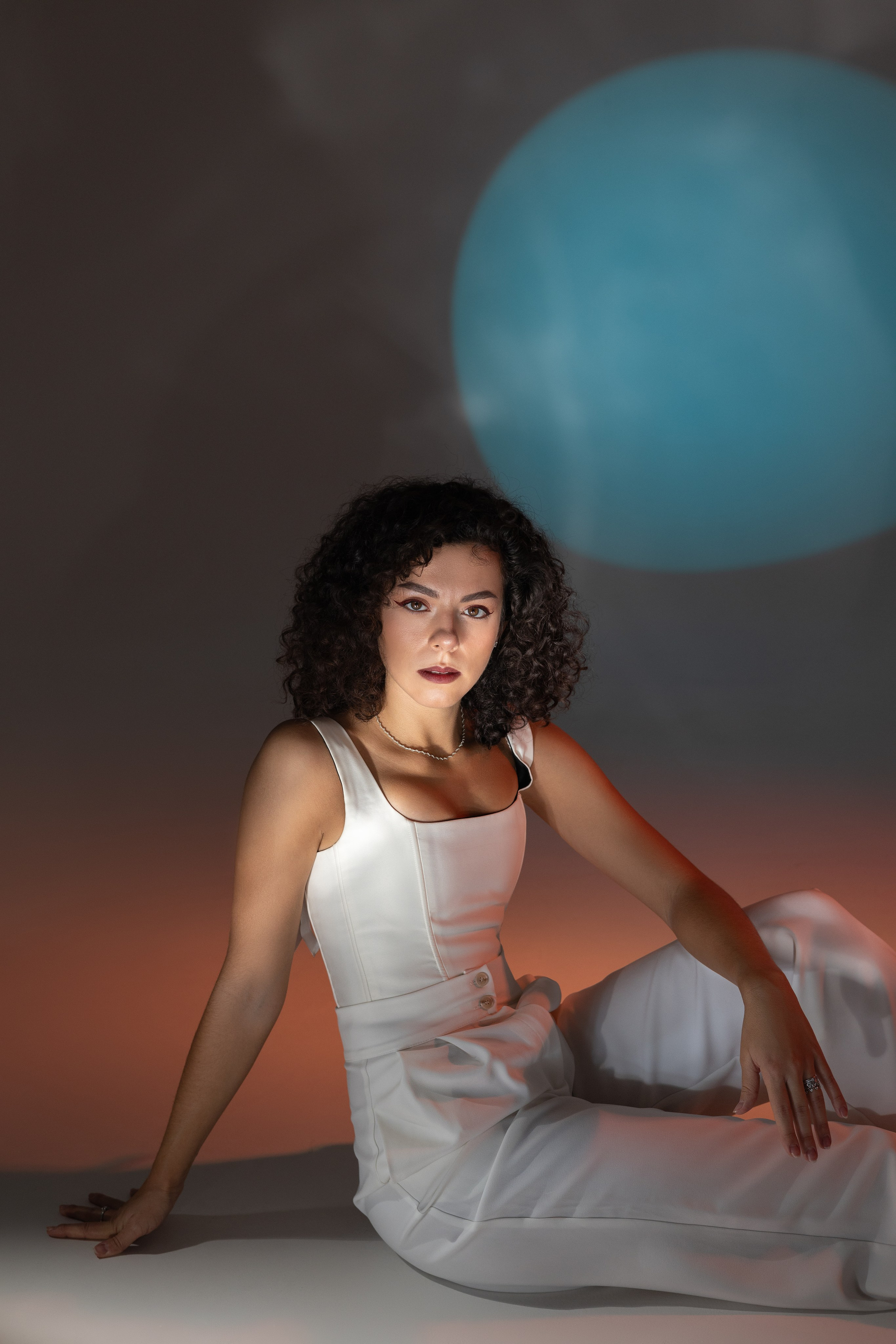 Цветной свет и фигуры. Фотограф Минск