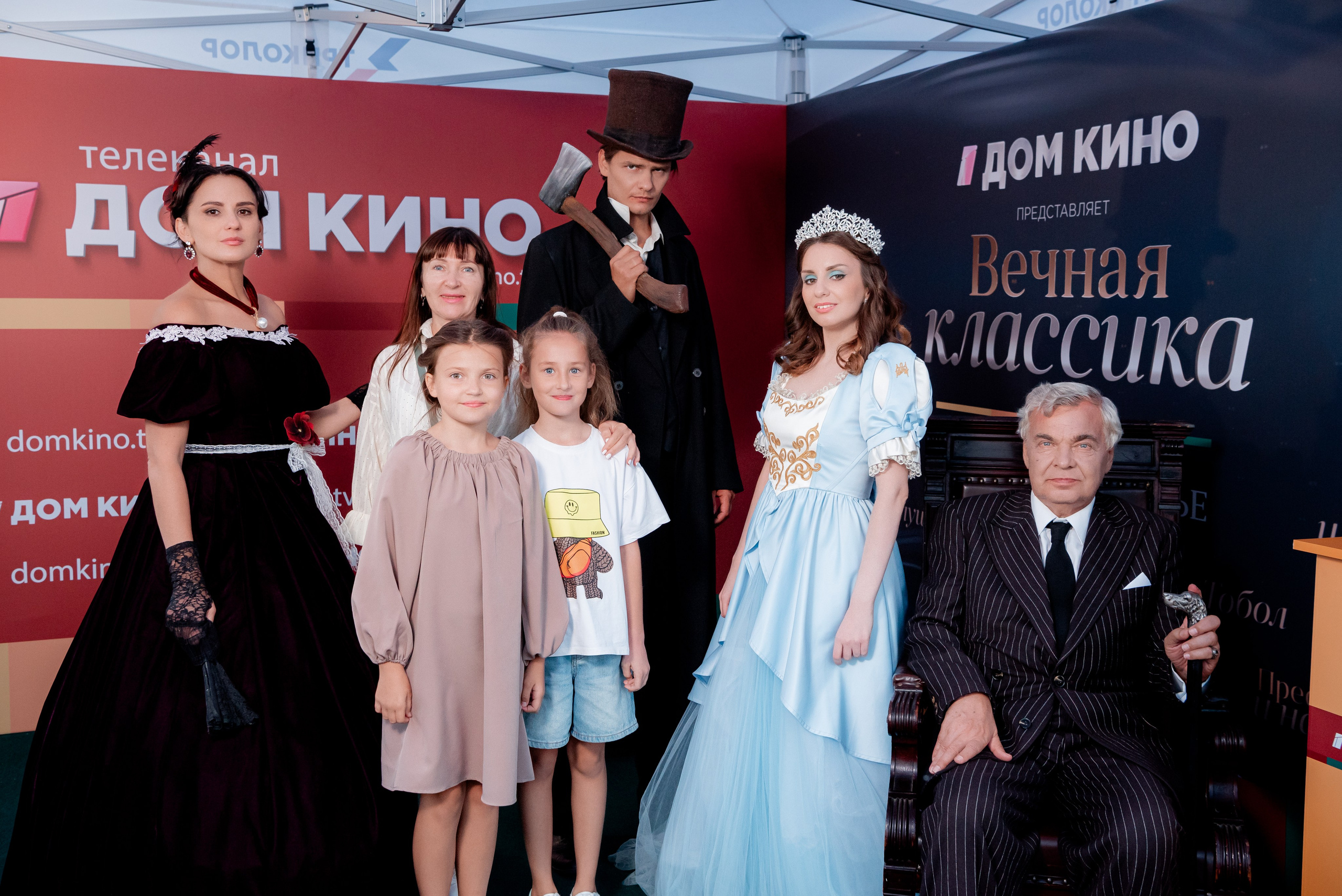 Портретные фото с артистами в палатке Триколор Дом Кинов на день города Волгоград. Фотограф в Волгограде и Волжском Александр Горбань