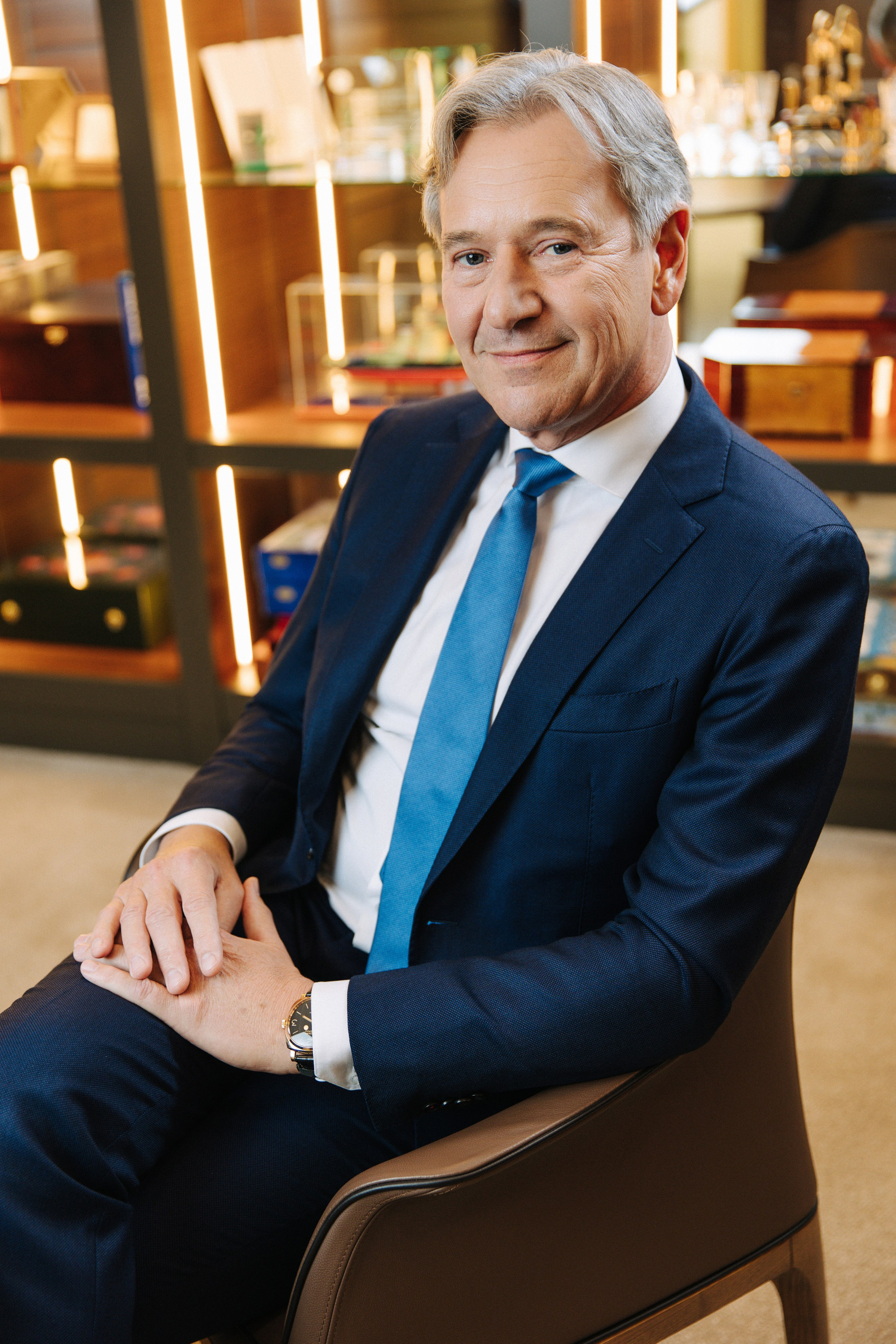 деловой портрет, портрет в деловом стиле, деловой портрет ии, фото делового портрета, деловой портрет москва, деловой портрет фотосессия, сделать деловой портрет, деловой портрет фотосъемка, деловая женщина портрет, женский деловой портрет, мужской деловой портрет, фотограф деловой портрет, дополнить биографию в сети деловым портретом, ии обработка фото деловой портрет, позы для делового портрета