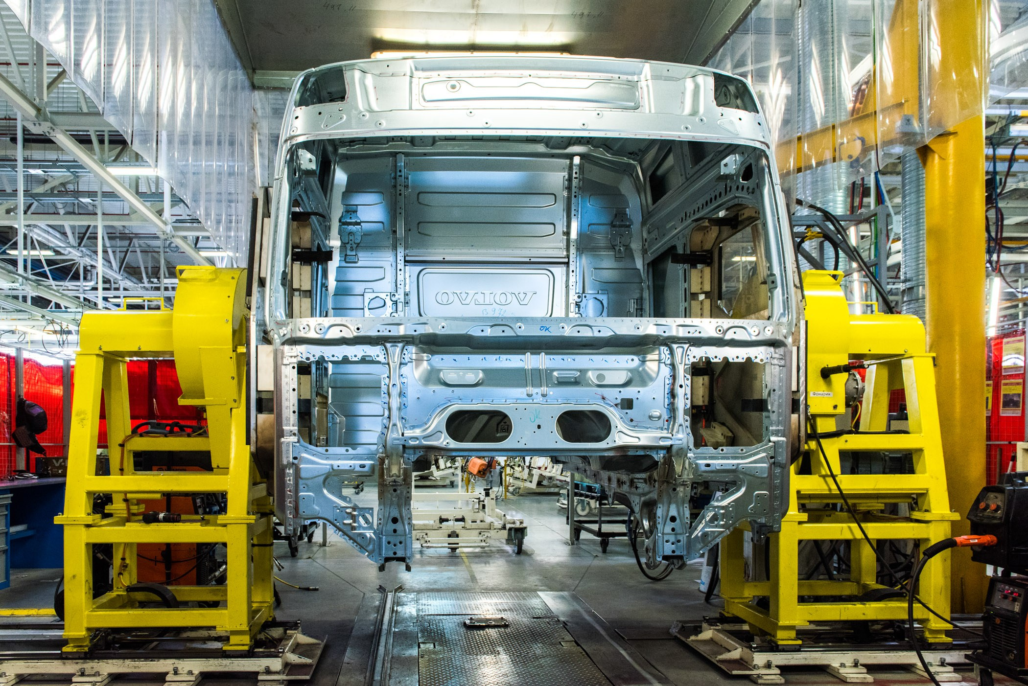 Завод Volvo Trucks в Калуге, 2018 год. Промышленный и репортажный фотограф в Калуге Игорь Малеев