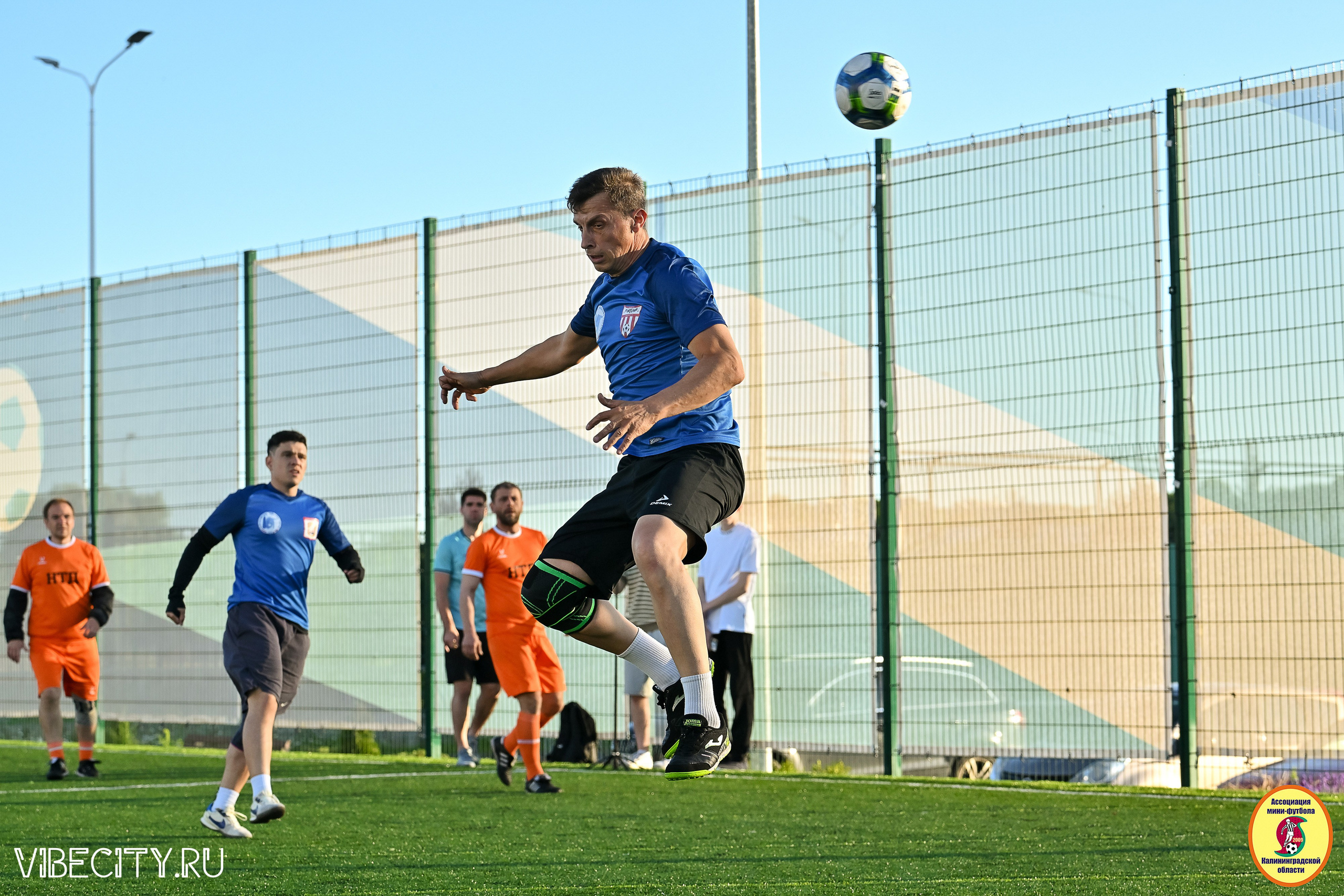 ИГРЫ МИНИ-ФУТБОЛЬНОЙ И КОРПОРАТИВНОЙ ЛИГИ. VIBECITY.RU Вайб Сити Ру Фоторепортажи Фотоотчеты Калининград
