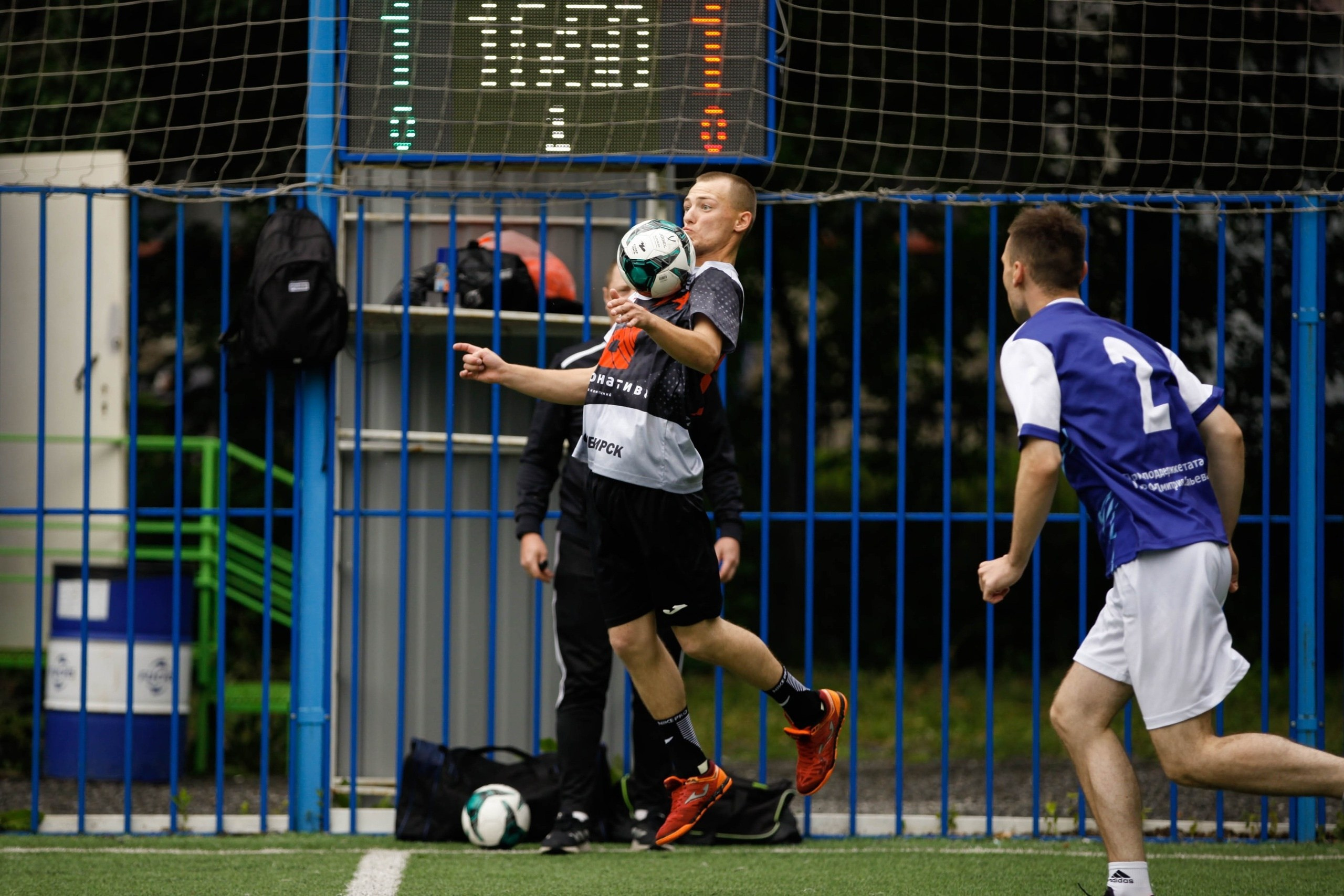 ФУТБОЛ. Фото. Спортивный фотограф, трансляция, звук и свет в Новосибирске