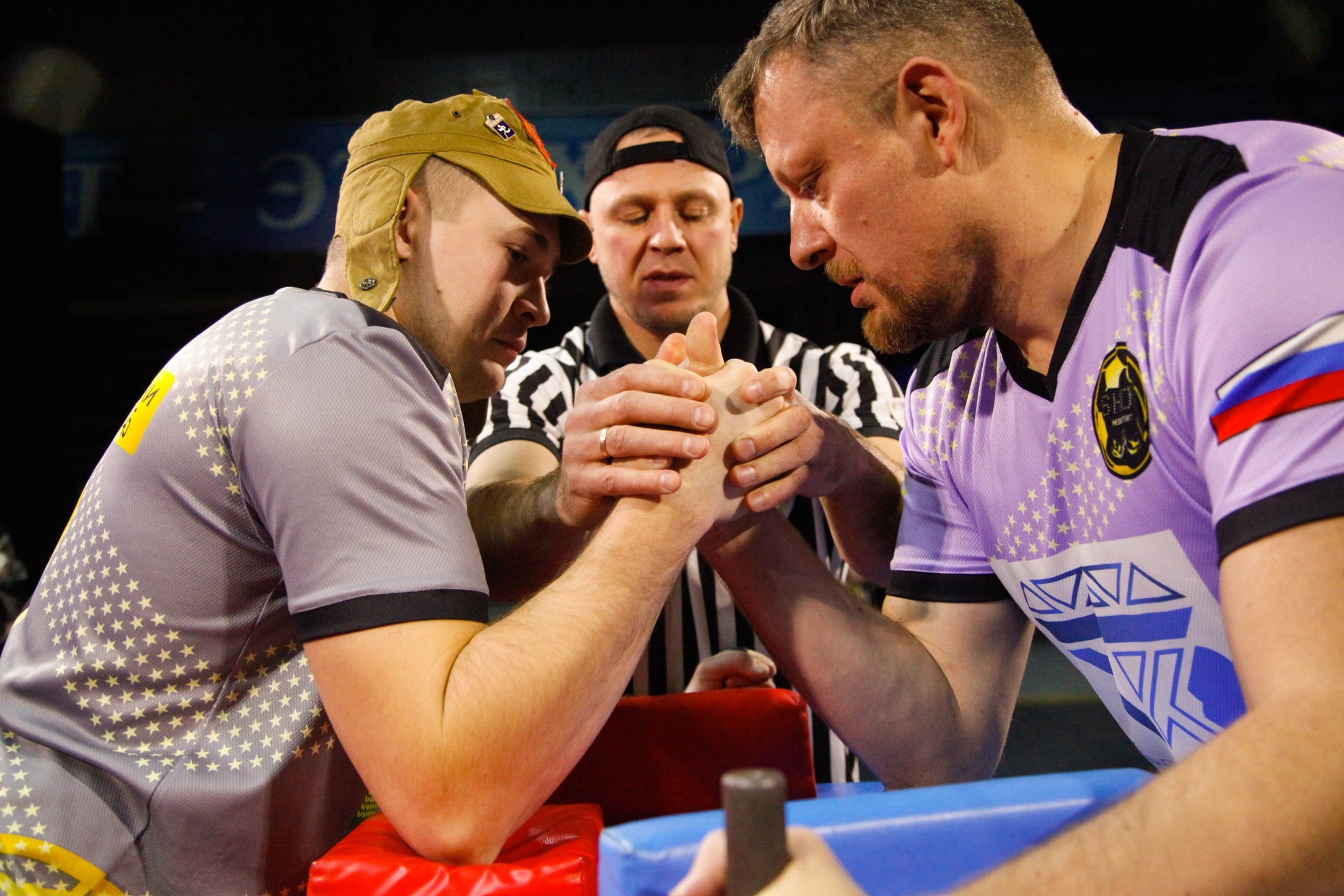 АРМРЕСТЛИНГ. Фото. Спортивный фотограф, трансляция, звук и свет в Новосибирске