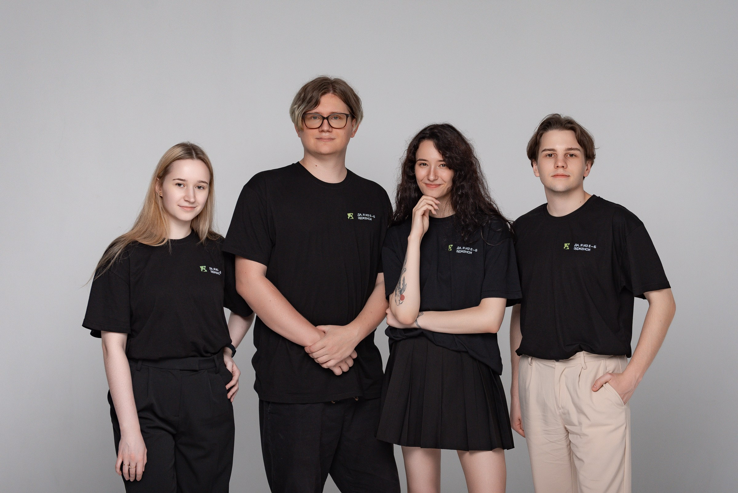 Съёмка сотрудников для сайта, портретная съёмка на чёрном или белом фоне, контент съёмка