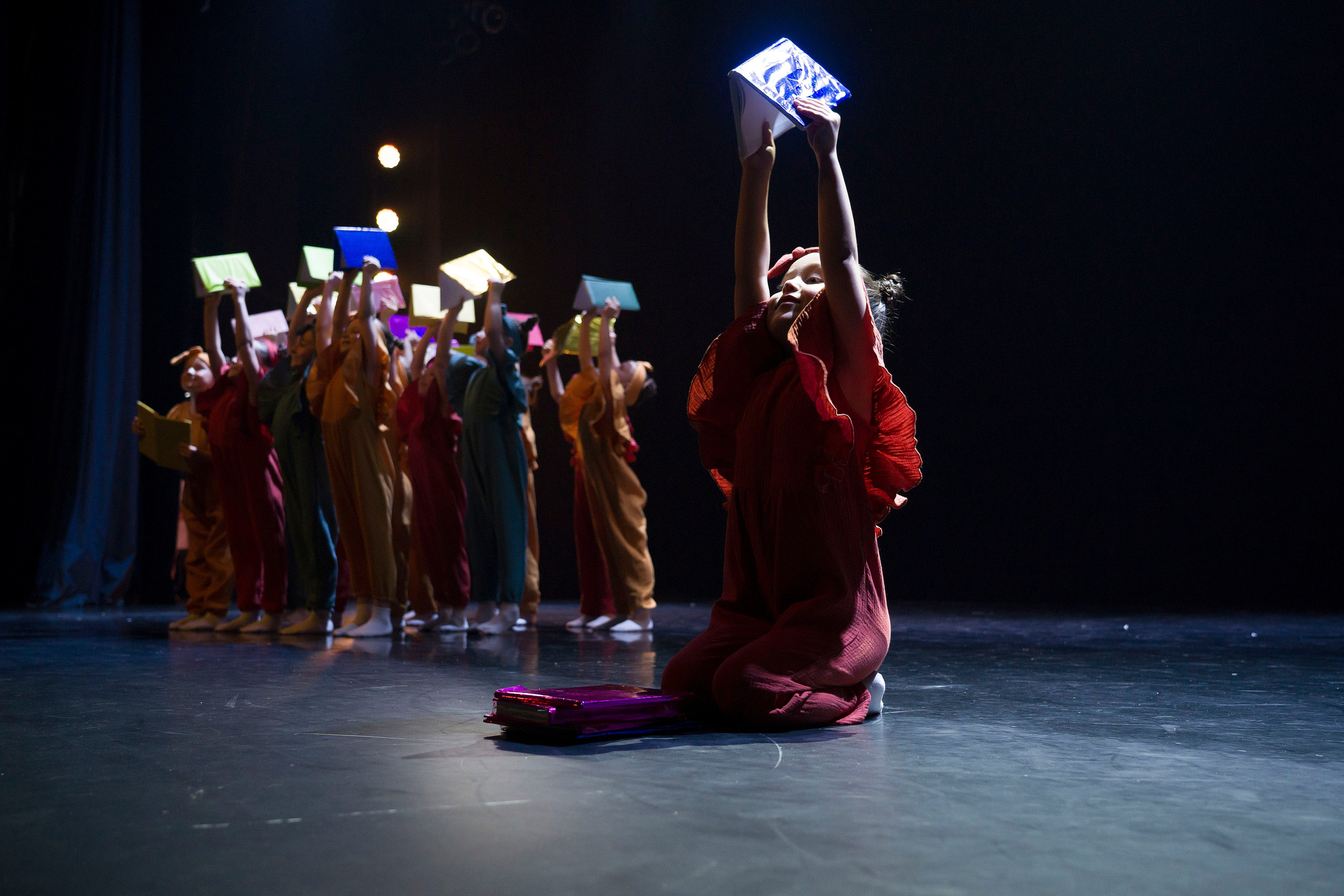 Танцевальное шоу. Фотограф в Санкт-Петербурге. Репортажная и все съёмки для бизнеса