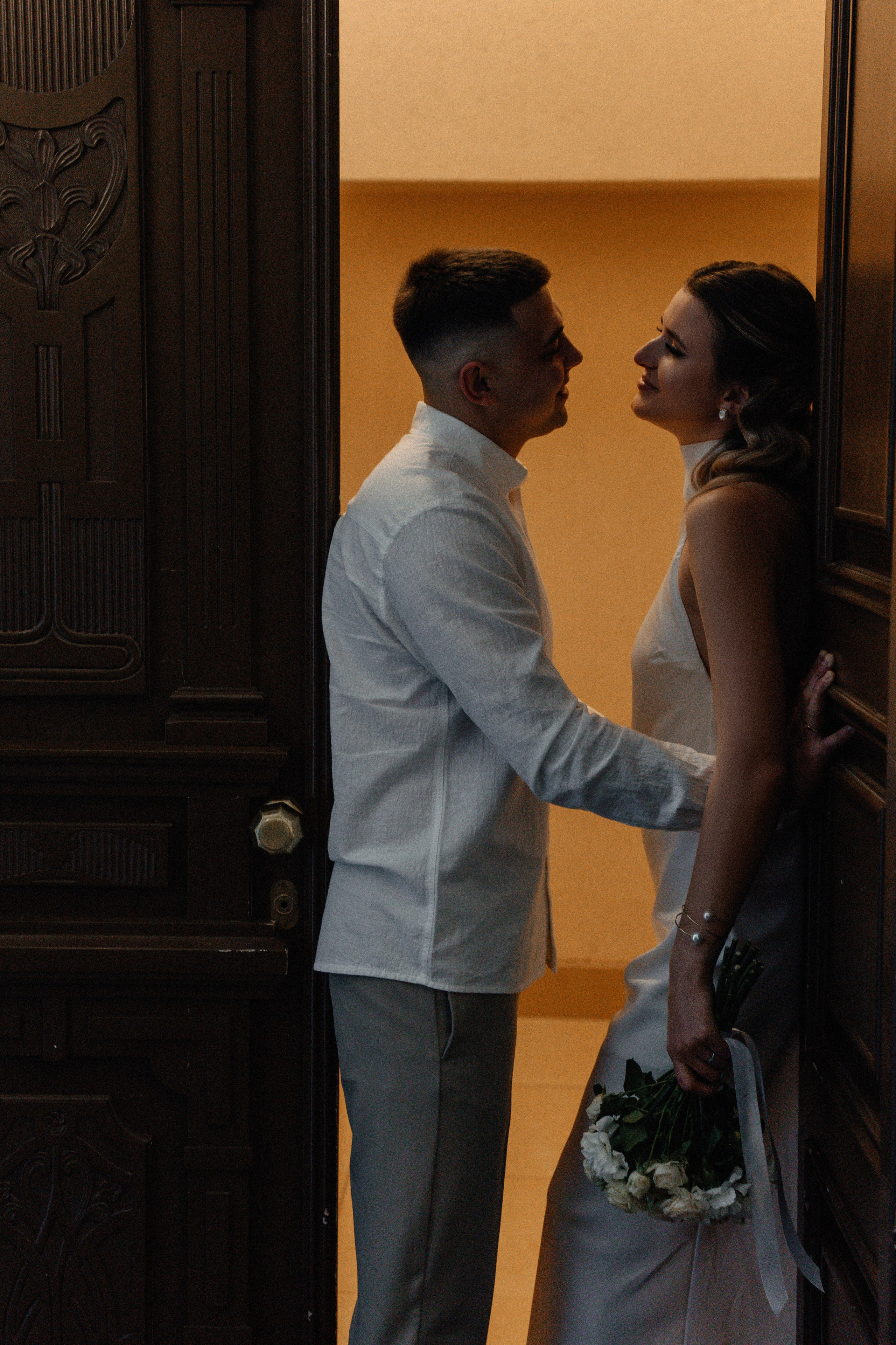 Любовь в одном знаменитом подъезде Минска. Ваш семейный фотограф в Минске — Вика Трегубова