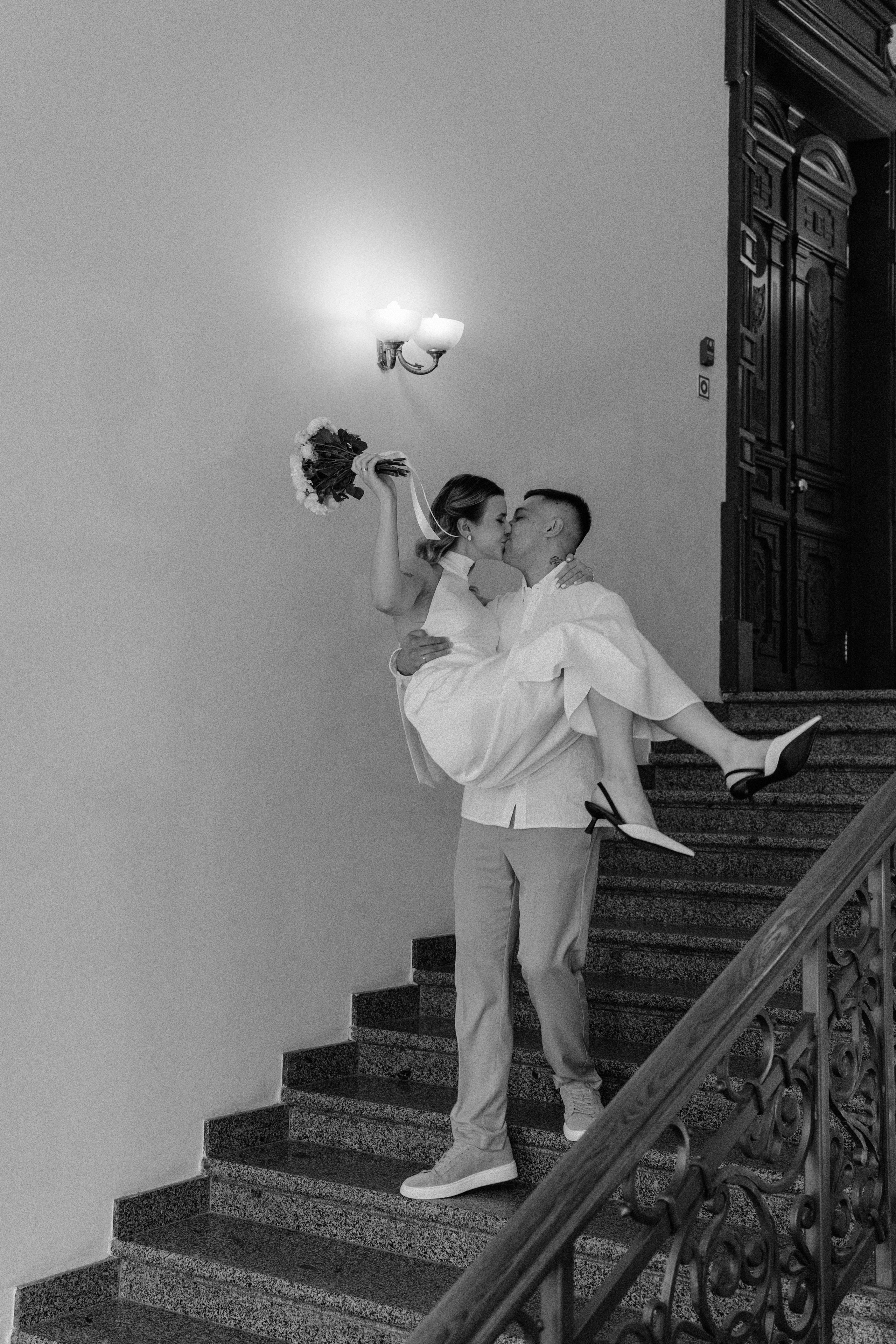 Любовь в одном знаменитом подъезде Минска. Ваш семейный фотограф в Минске — Вика Трегубова