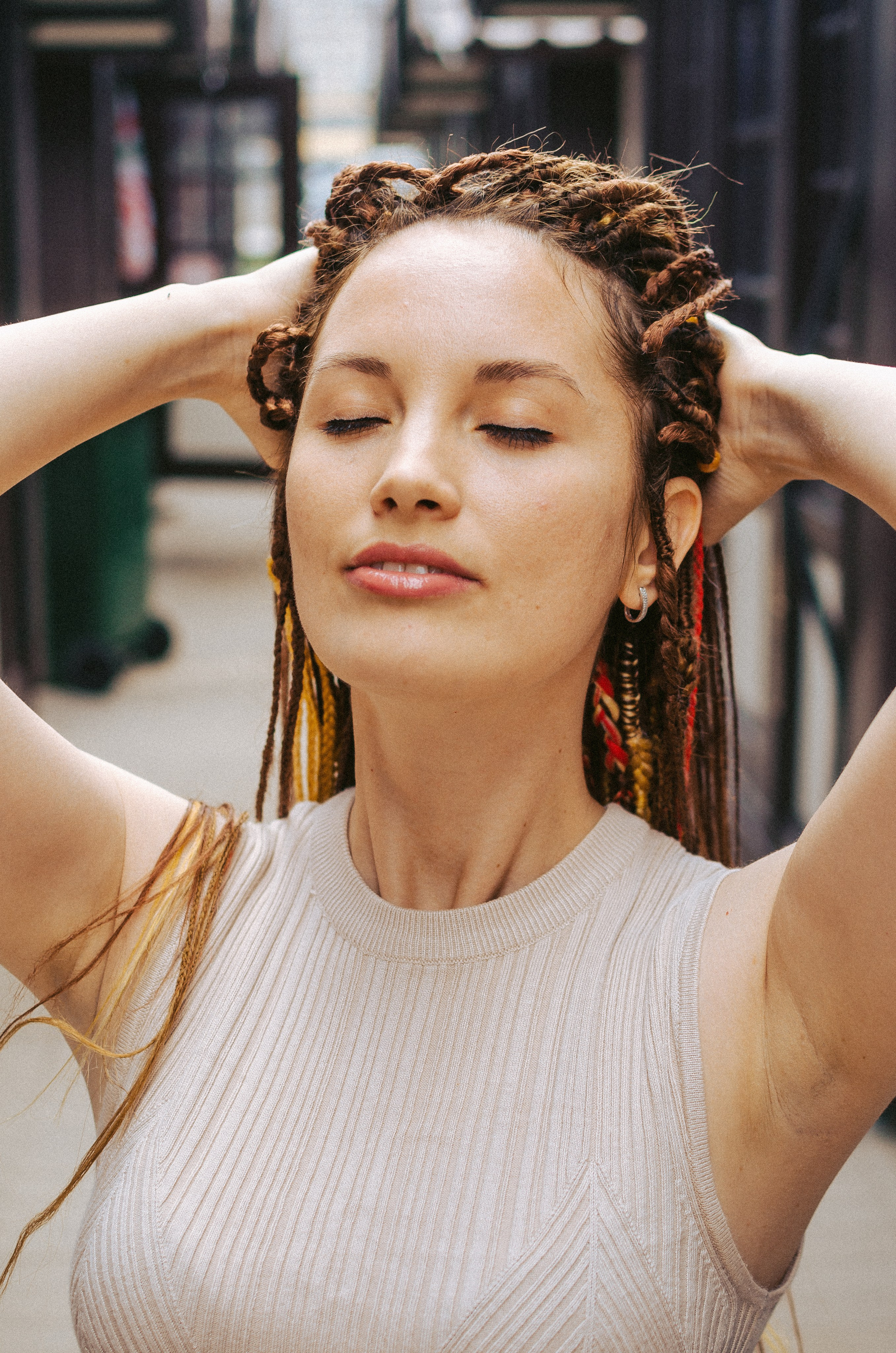 Оля. КВЭЛ — Кто Все Эти Люди