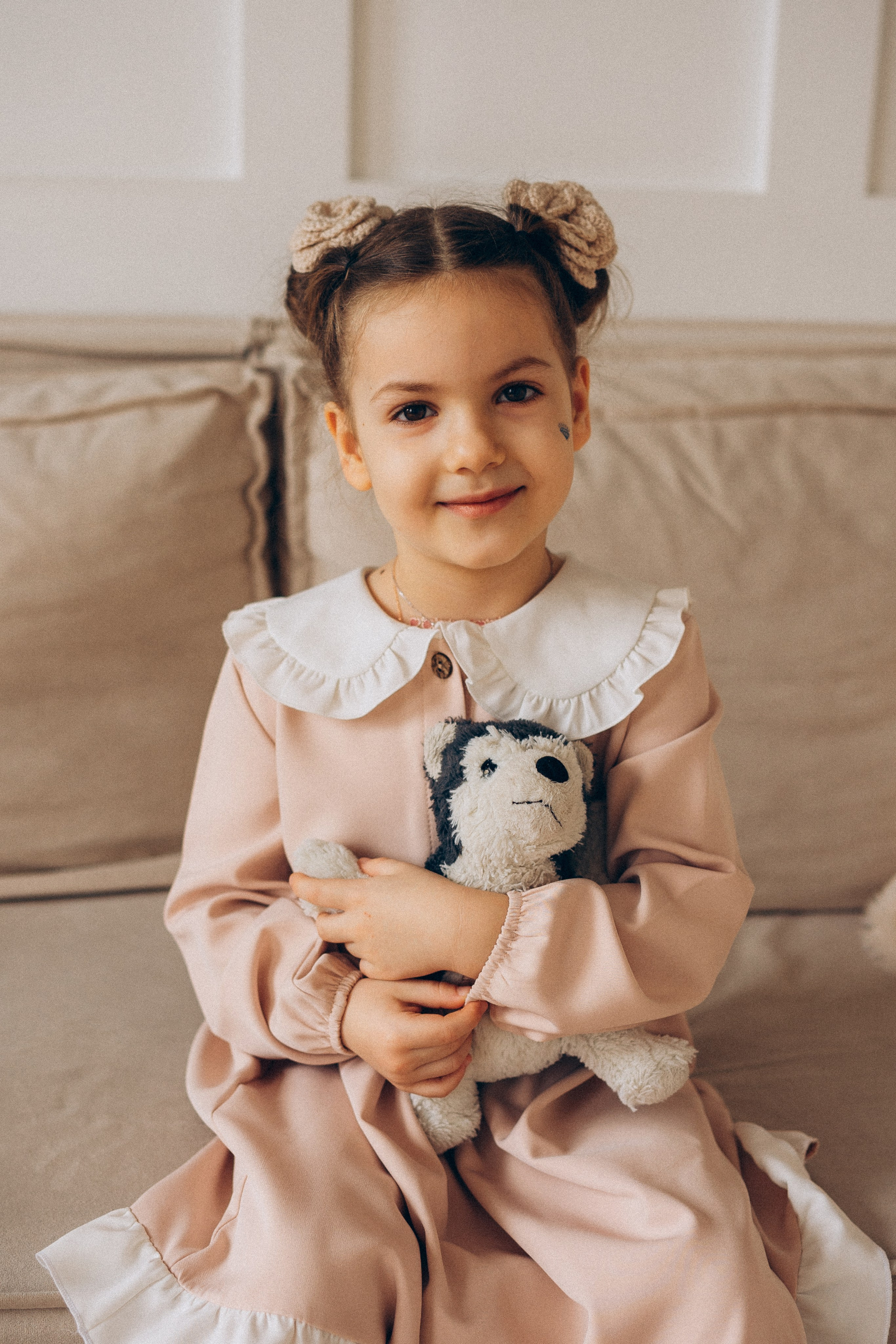 Семейная фотосессия беременности в студии. Семейный фотограф в Москве Ирина Жур