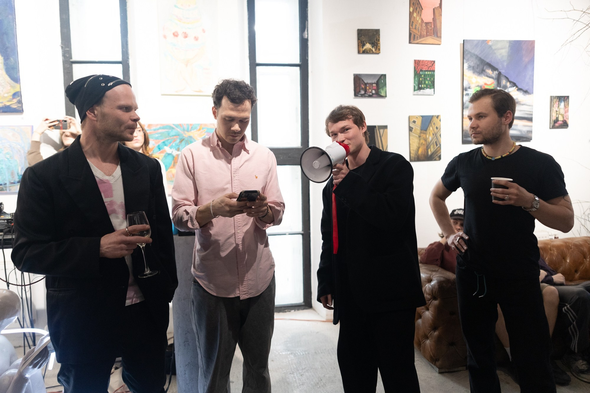 IZZI ROOM | Открытие выставки | май 2025. Репортажный фотограф в Санкт-Петербурге СПБ Алиса Ческидова на ваше мероприятие