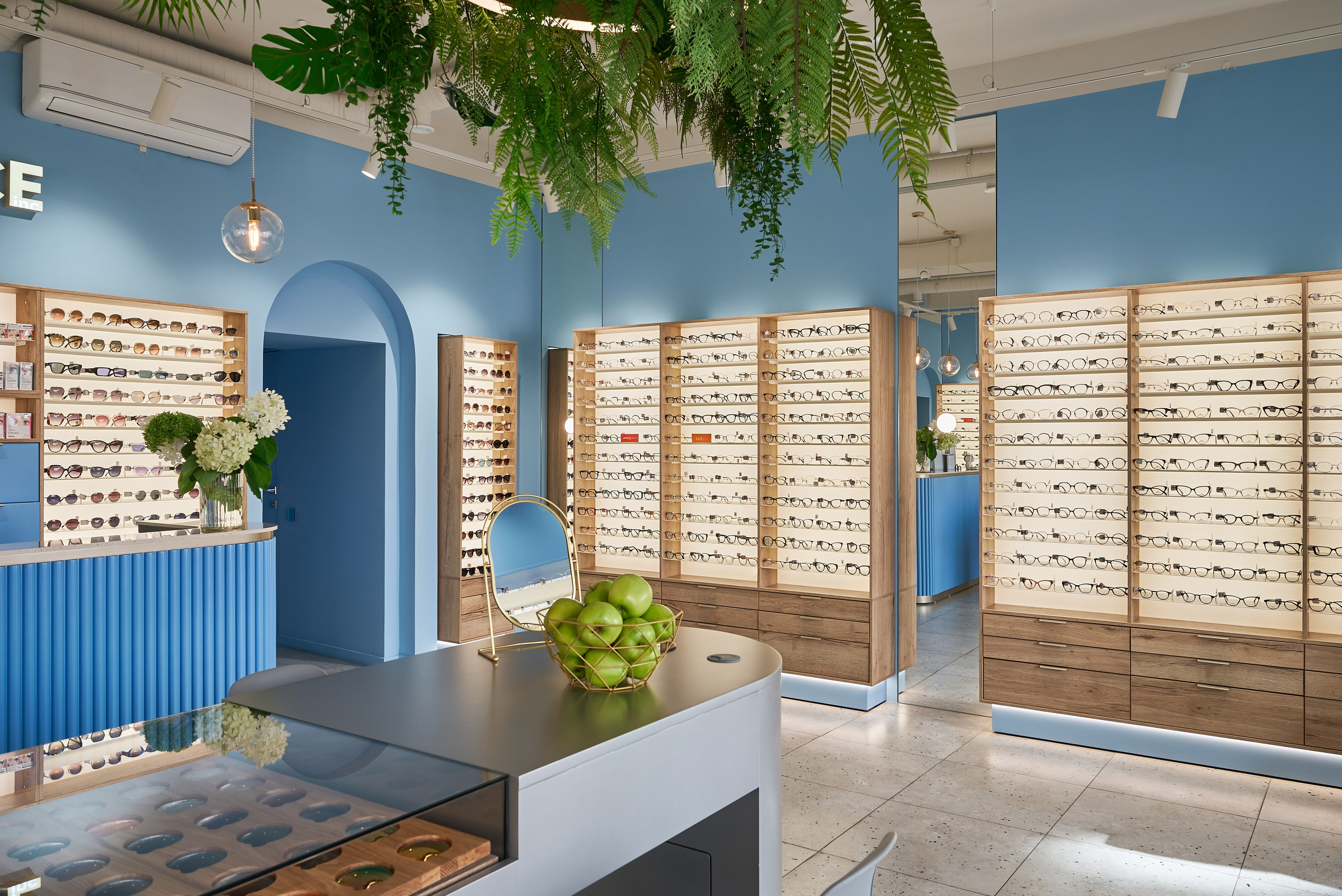 Небесно-голубой и капибара: оптика в Москве (Публикация My Decor). Бояршинов Антон Интерьерный фотограф/видеограф Москва