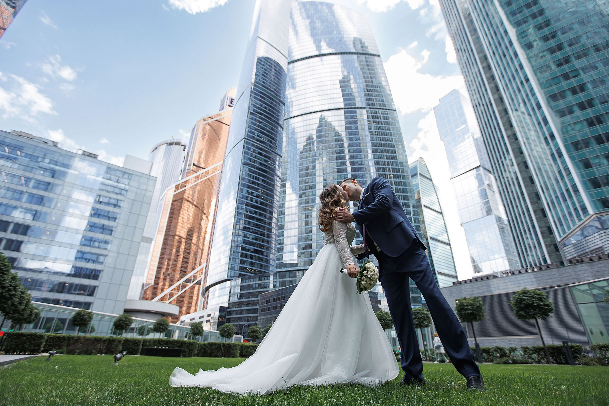 Прогулка, фотосессия жениха и невесты. Свадебная съемка. Фотограф в Москве Валерий Боцман