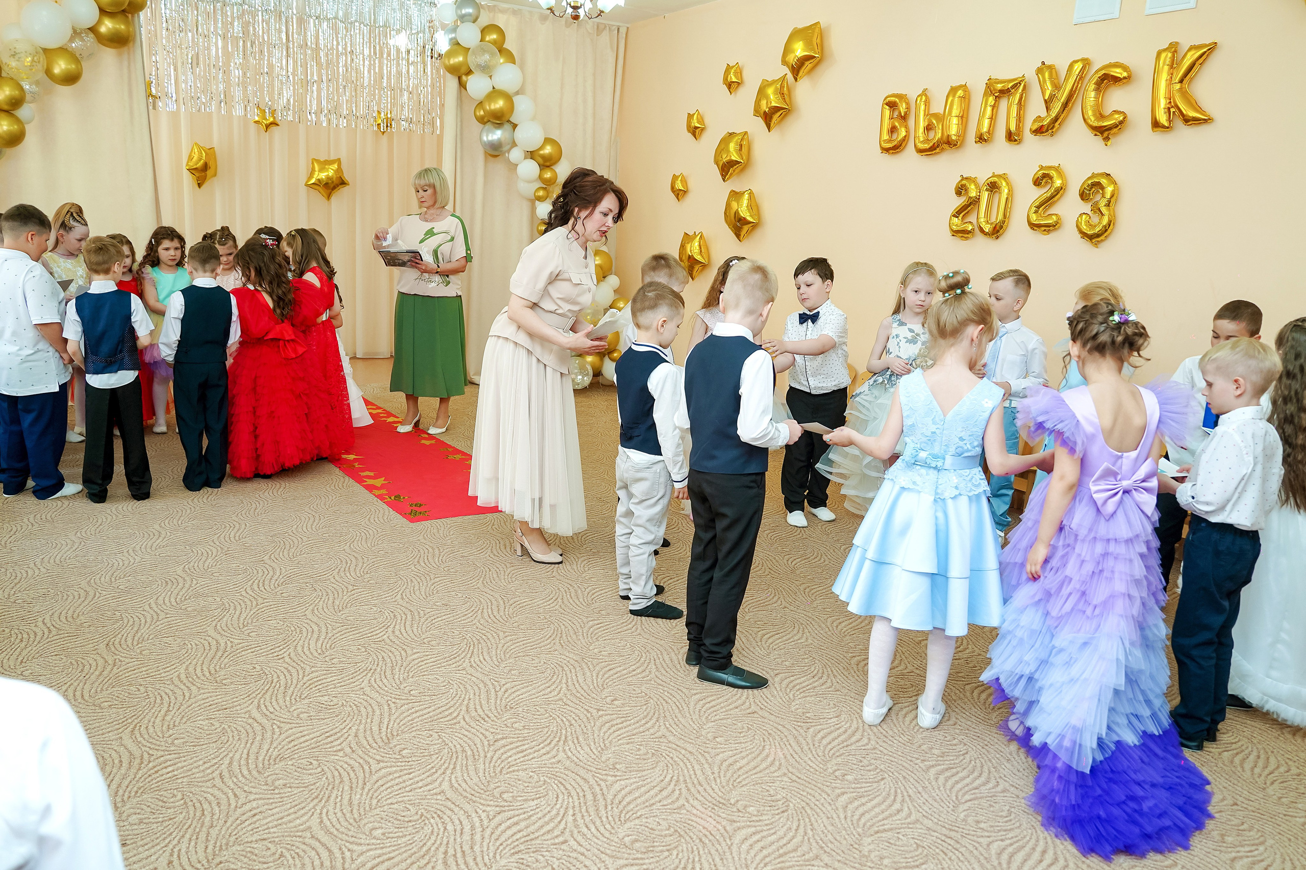 Фотосъемка видеосъёмка фотограф видеооператор новогодних утренников  в. Фотограф, видеооператор Нина Коршунова