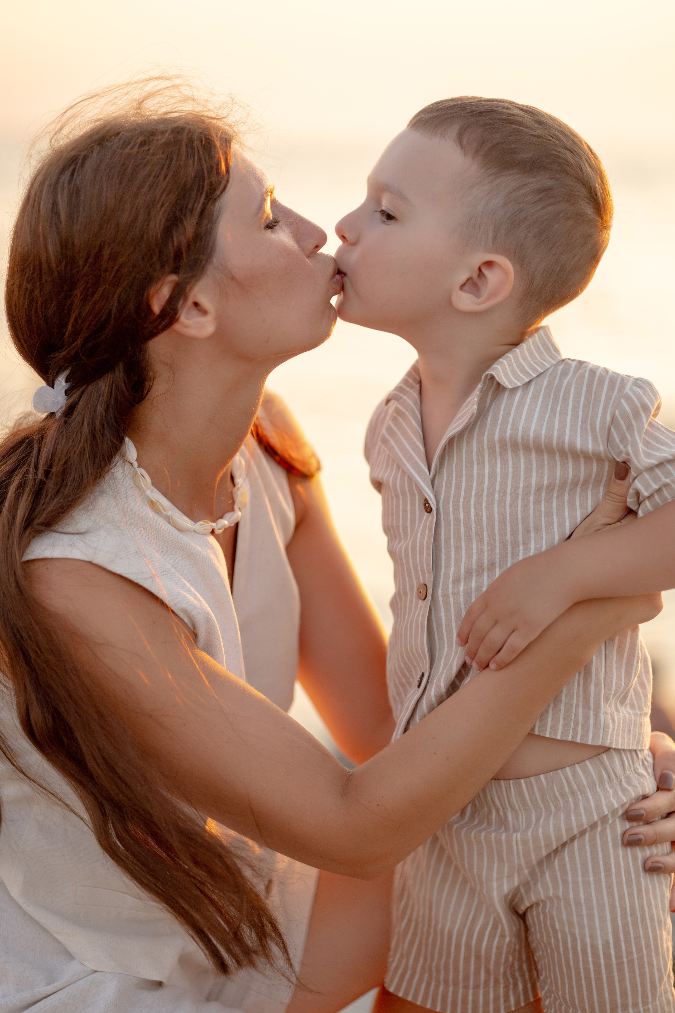 Закат на пляже Метрополь. Семейный и портретный фотограф в Геленджике Любовь Бодрова