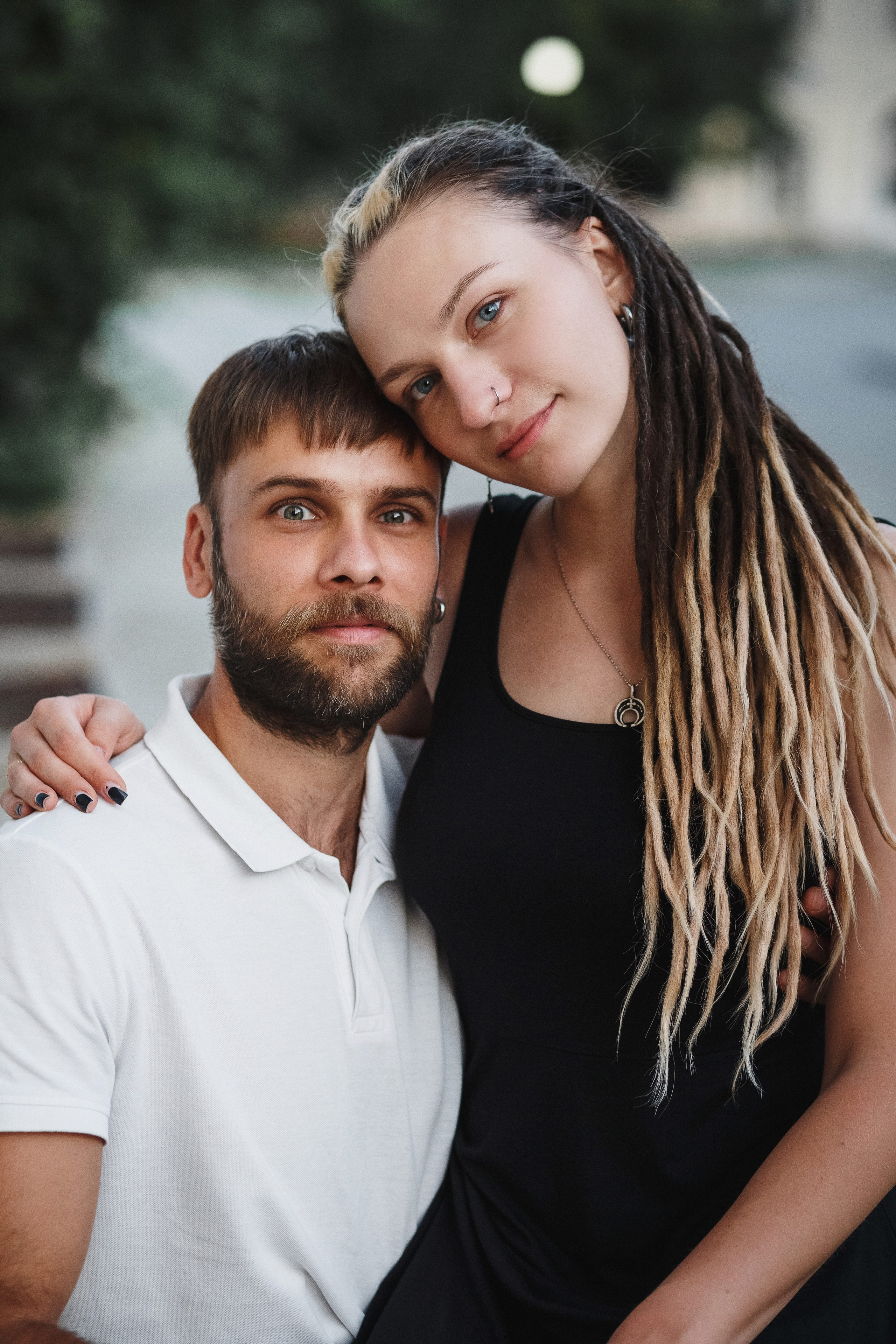 Фотосессия на Октябрьской площади Таганрога: История любви Глеба и Ани в центре города. Свадебный и семейный фотограф в Таганроге Бакарюк Антон