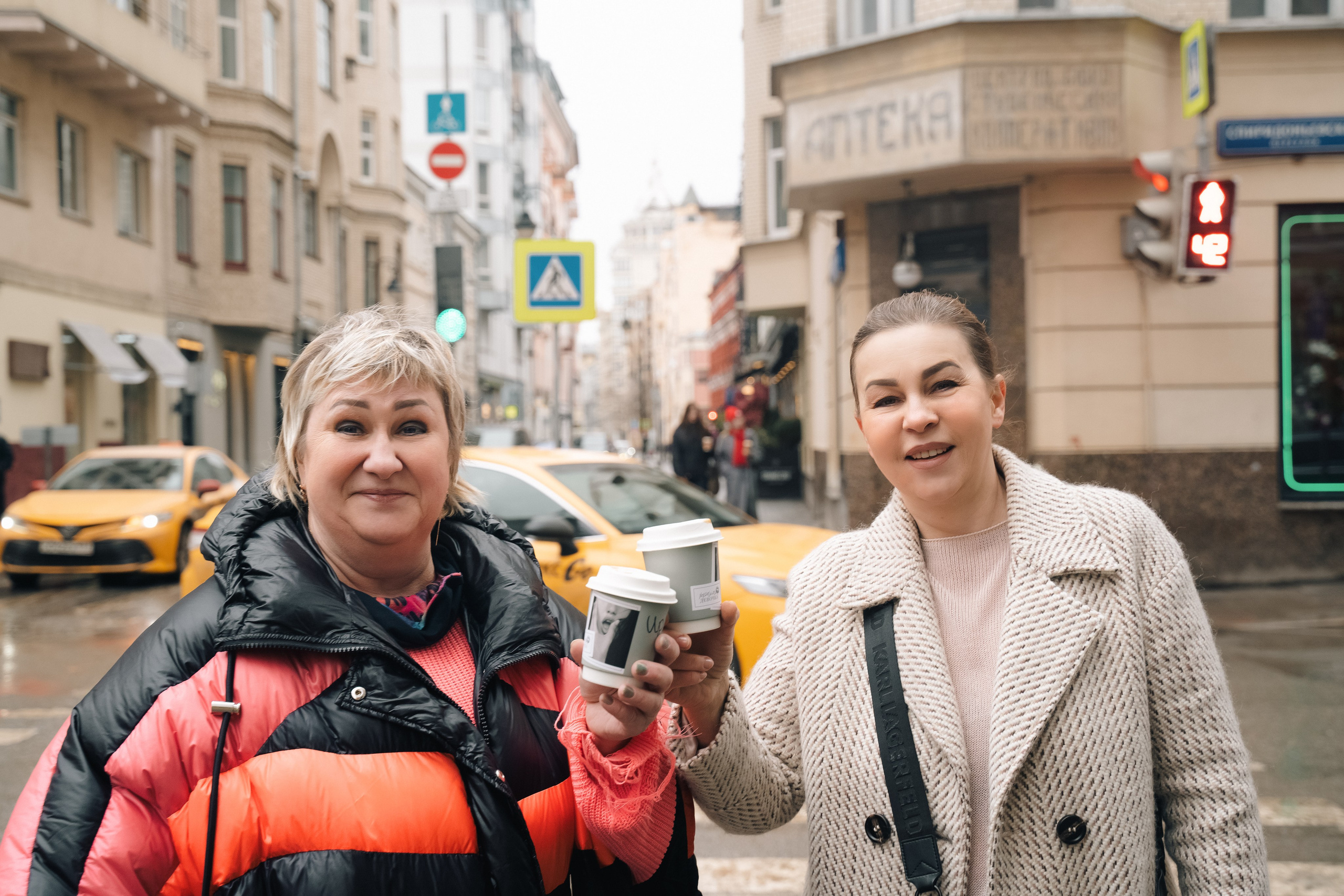 FRIENDS story Надежда + Ирина. Контент фотограф в Москве Кулич Настя