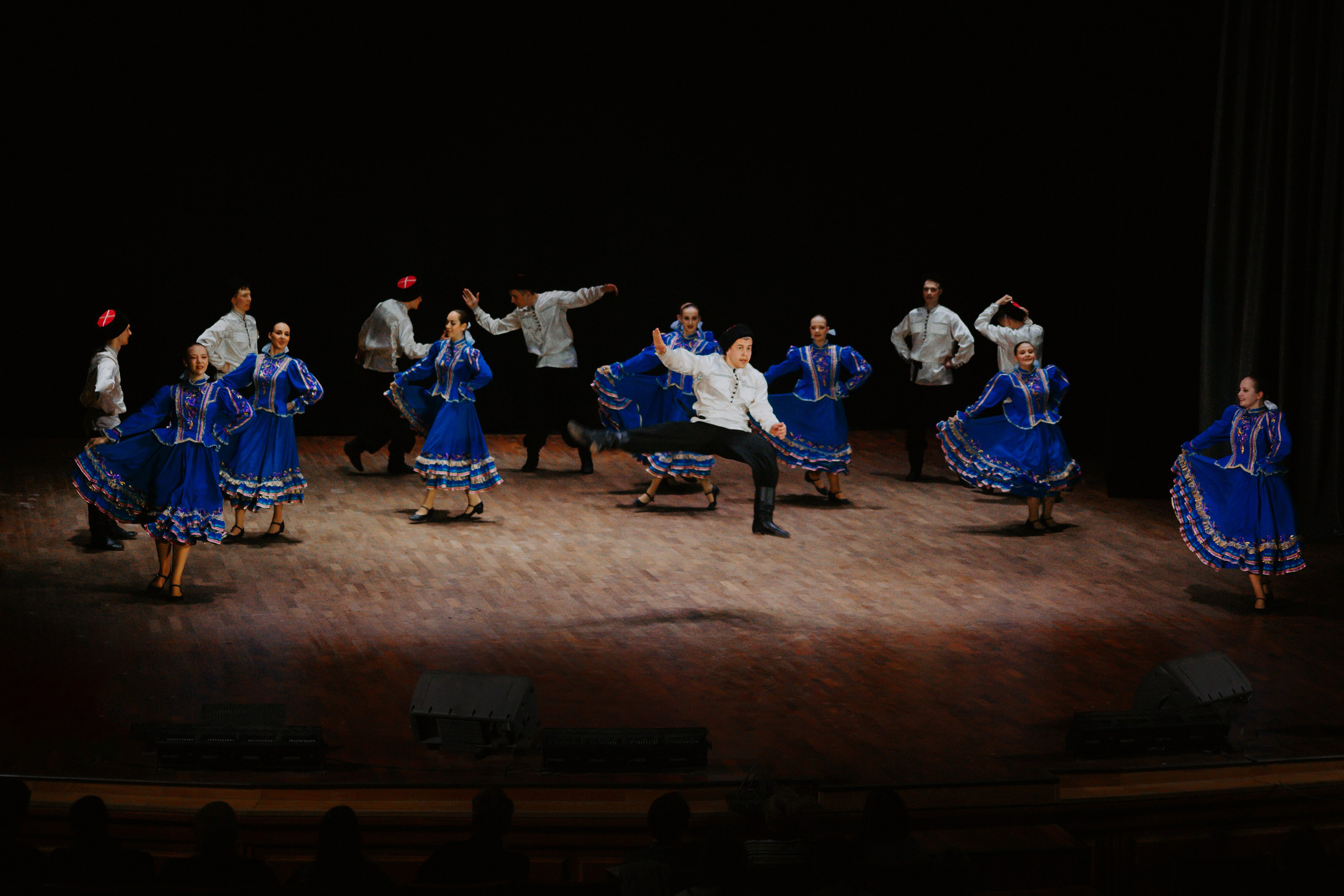«Уральский сувенир». Концерт танцевальной студии. Фотограф в Челябинске Ополихина Анна