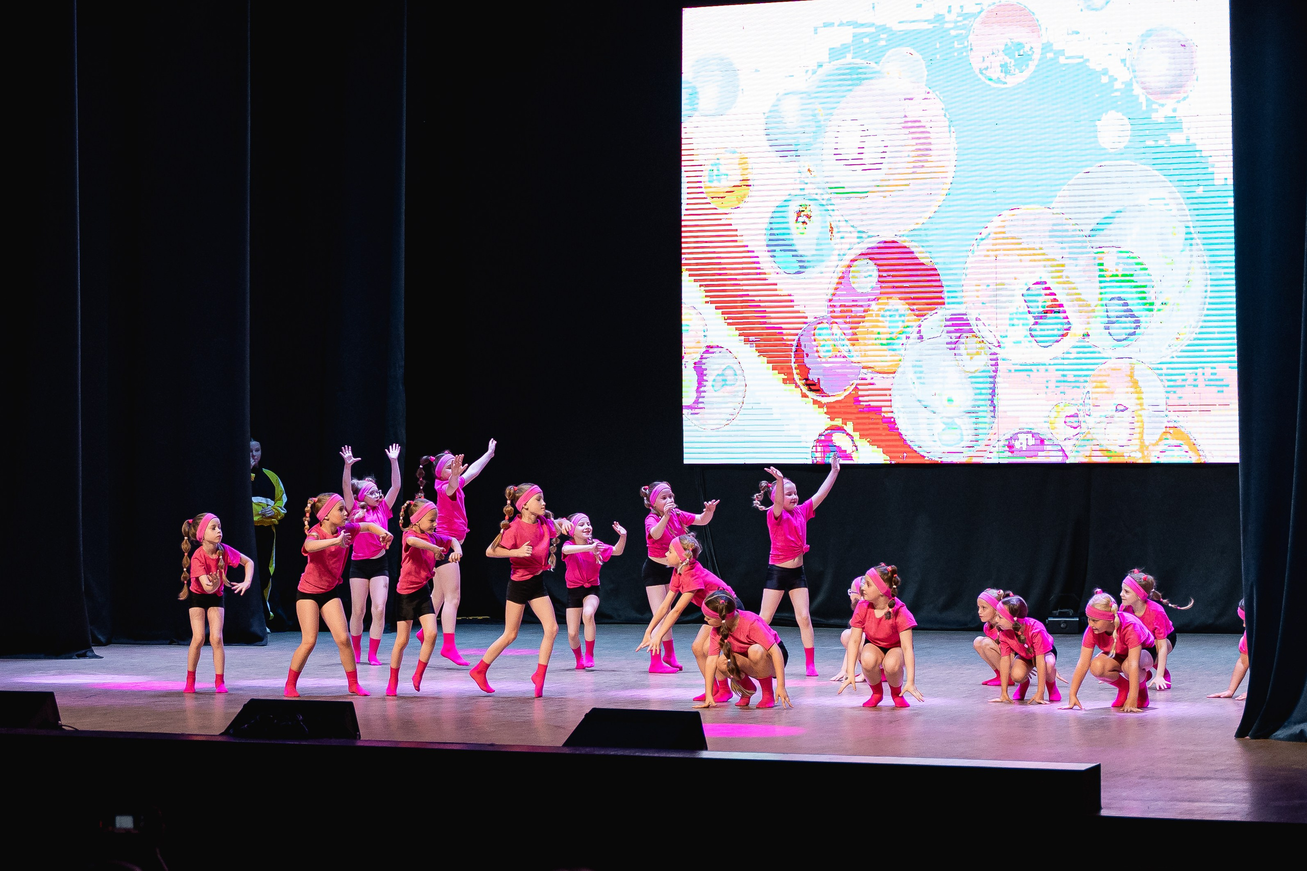 Отчётный концерт танцевально-спортивного клуба «PULSE». Портретный и репортажный фотограф в Воронеже: Анастасия Пузикова