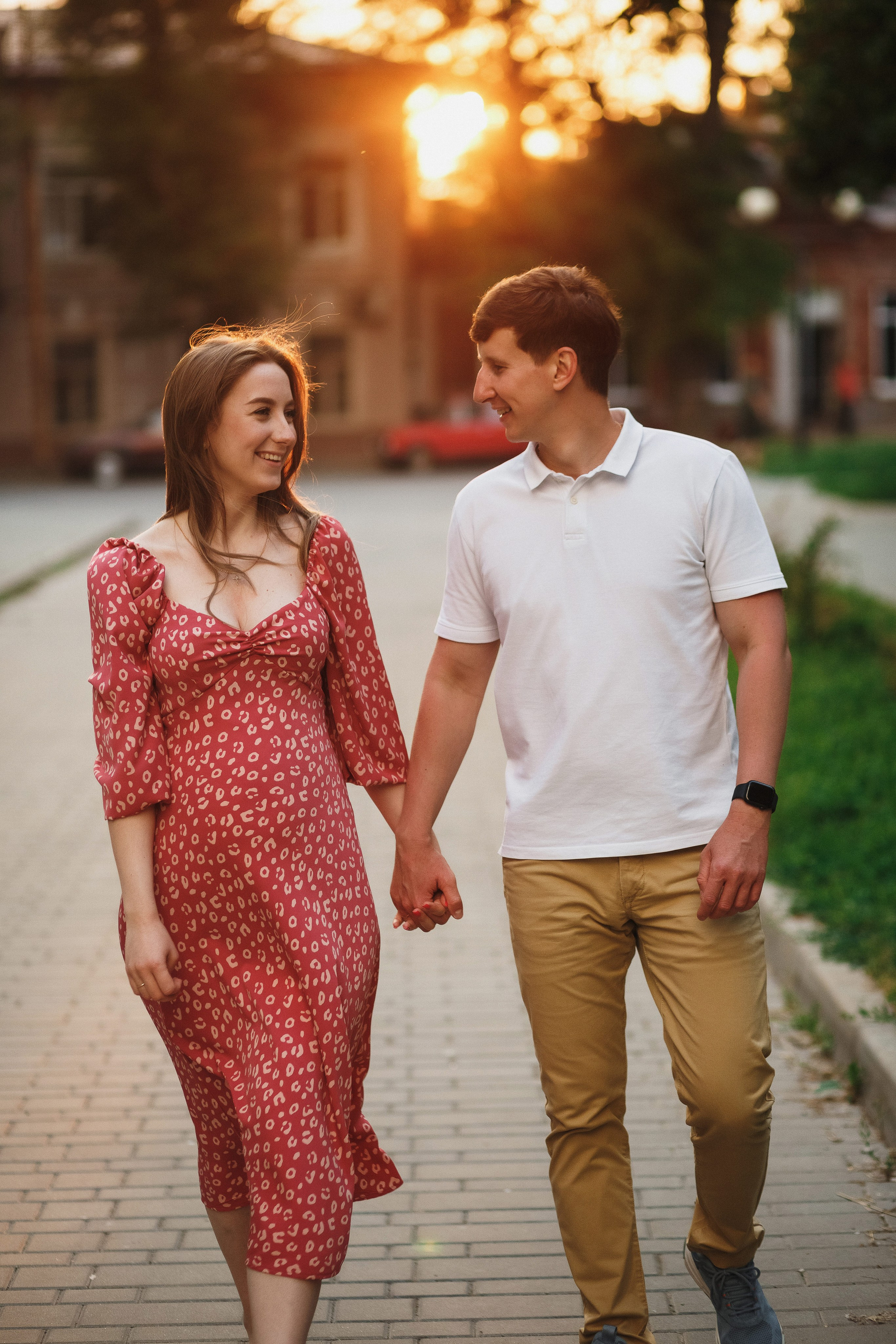 Романтика на улице Петровская в Таганроге: Денис и Аня. Свадебный и семейный фотограф в Таганроге Бакарюк Антон