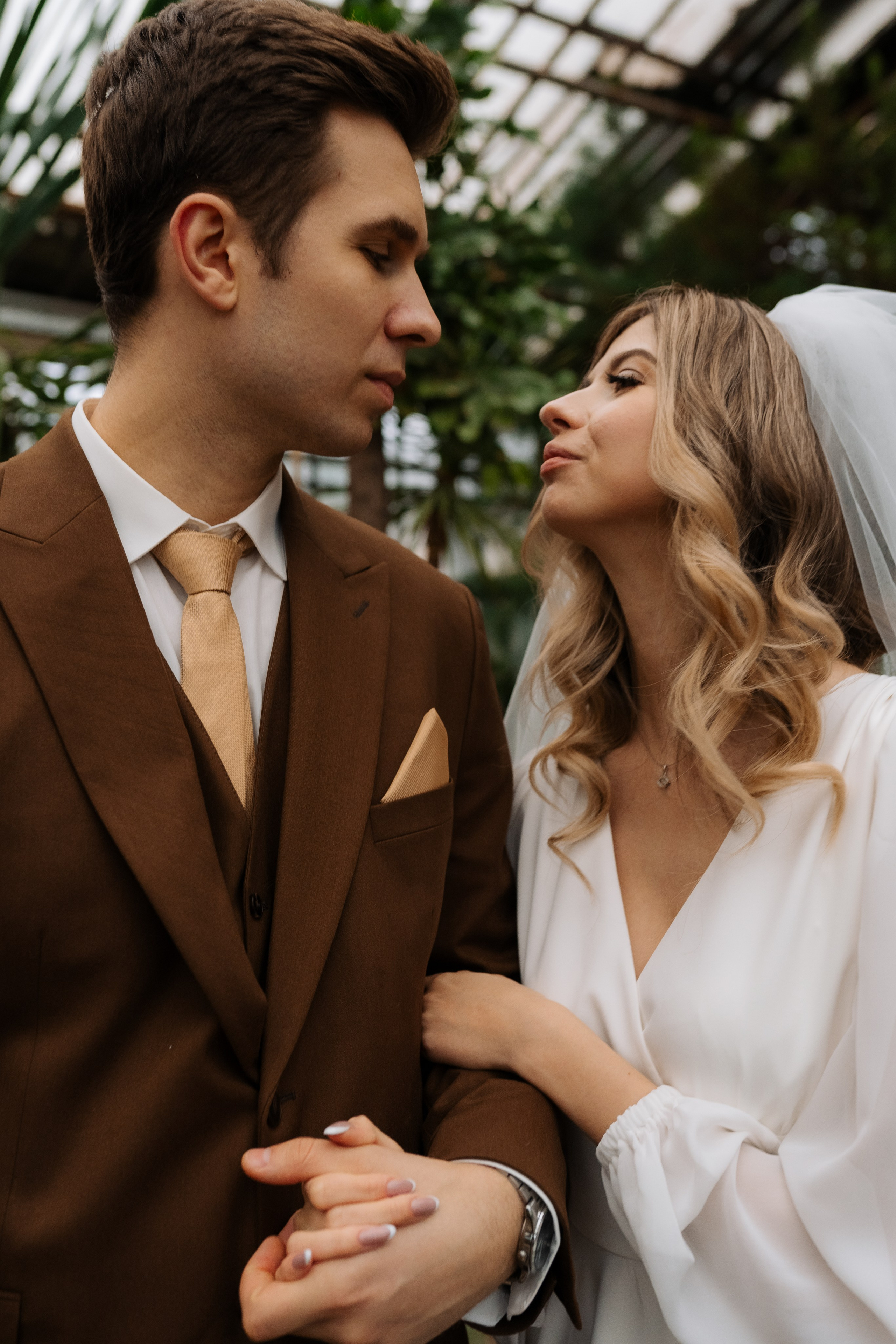 Свадебная фотосессия в оранжерее, Москва. Свадебный фотограф в Москве Анна Полушина