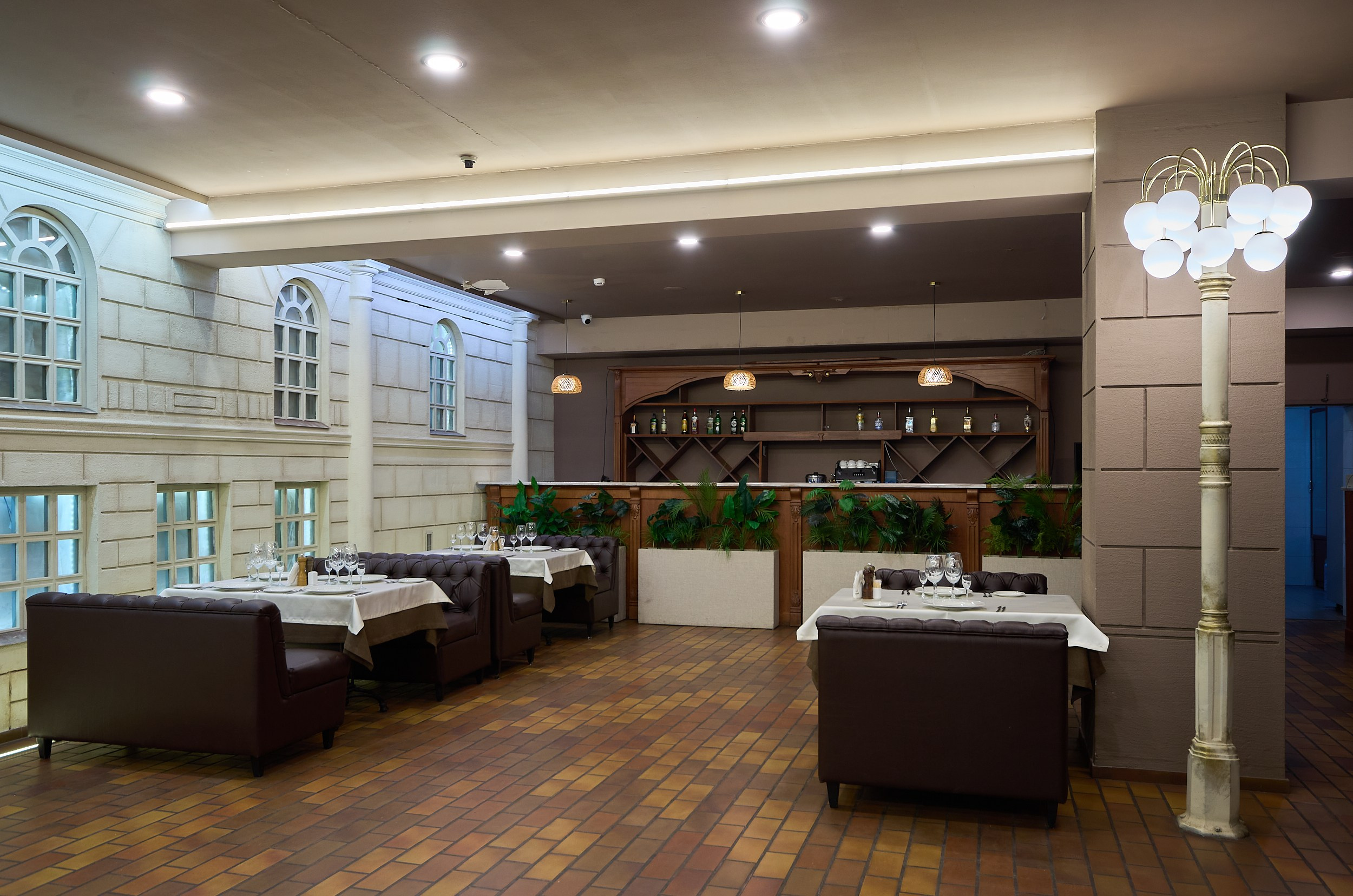 Интерьерная фотосъемка ресторана «Одесса». Абросимов Лев интерьерный и архитектурный фотограф