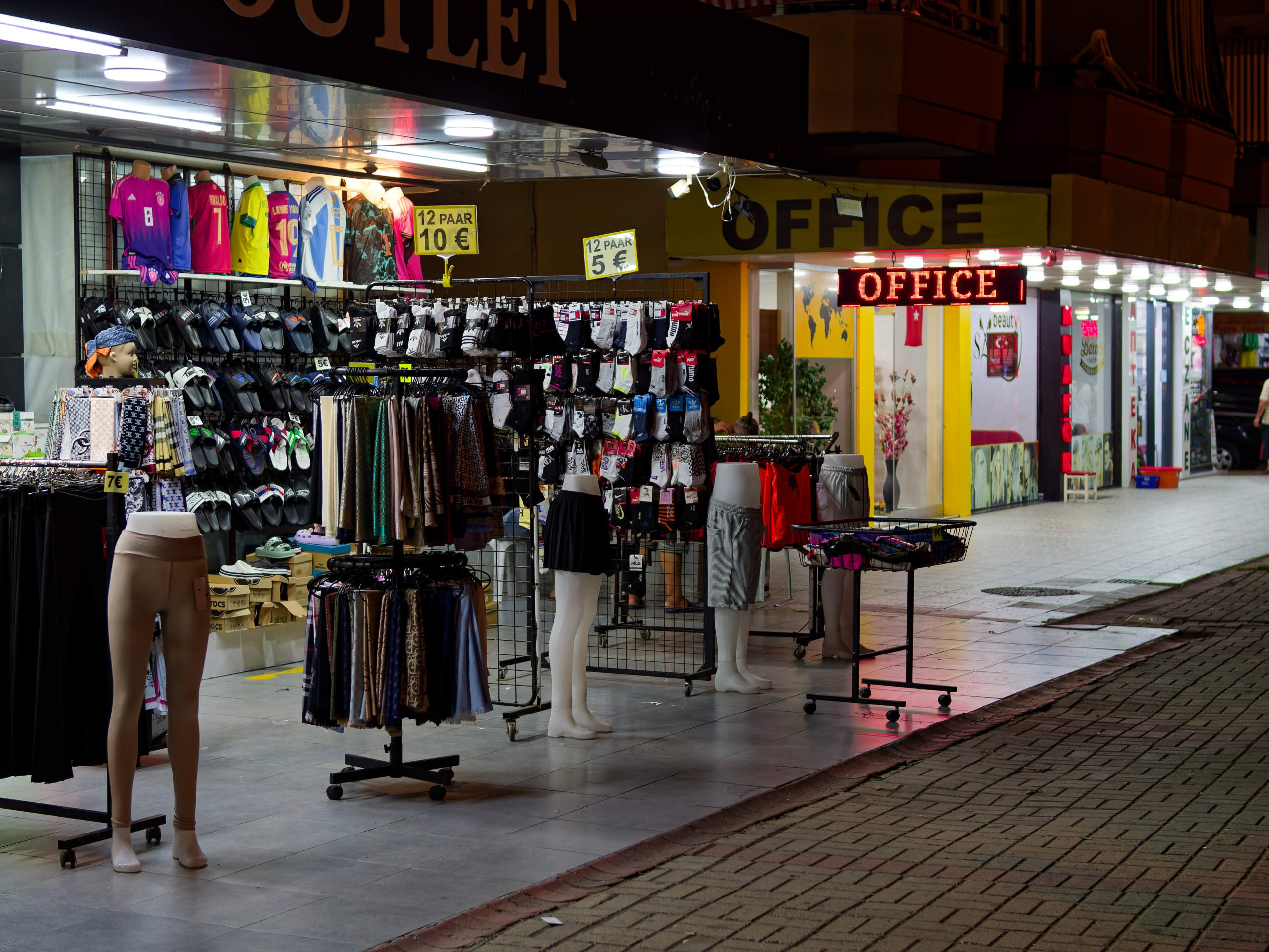 Алания 2025, город, стрит-фото. Избранные фотографии