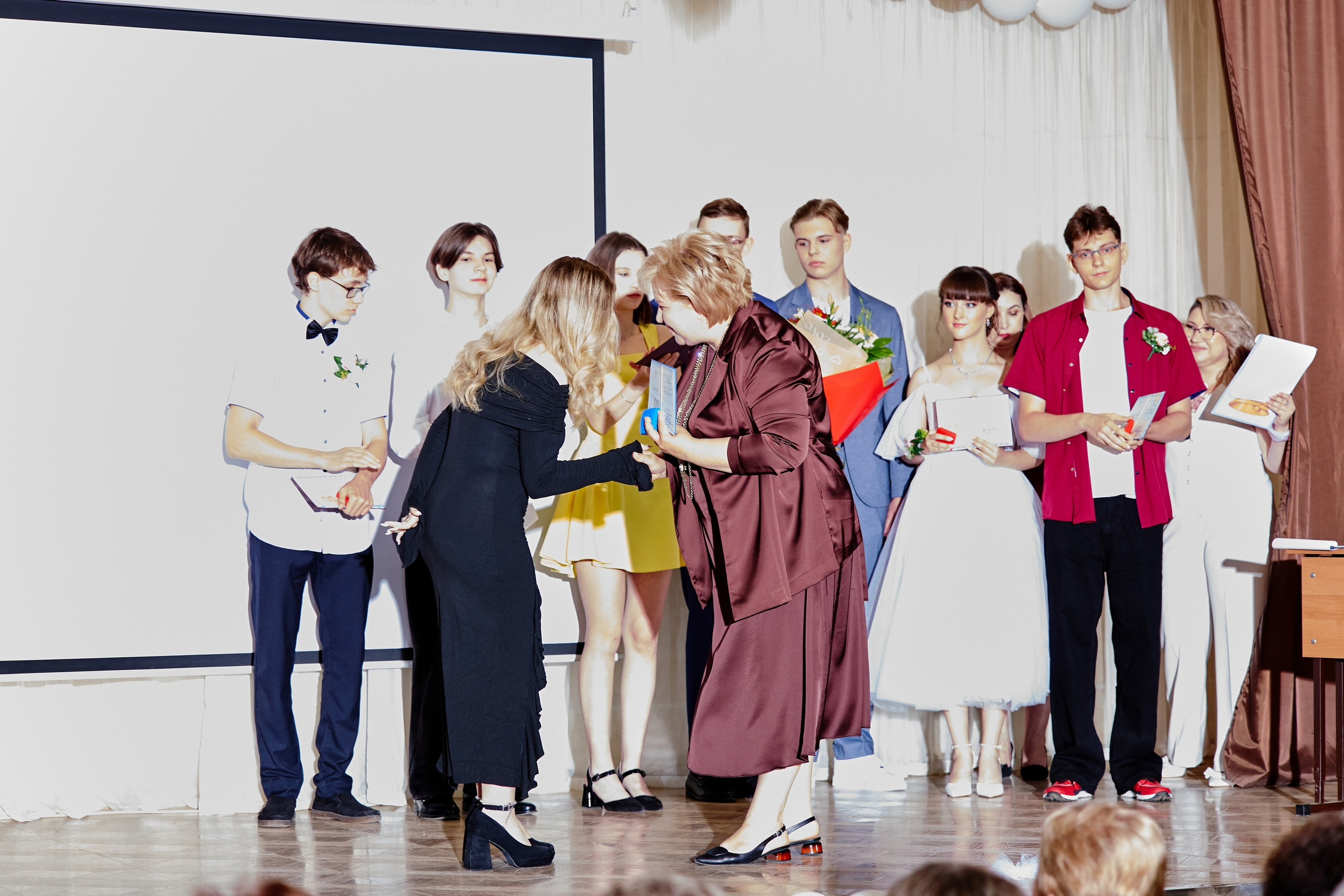 Выпускной 35 Сош. Фотограф Выпускные альбомы Таганрог Сергей Коробченко