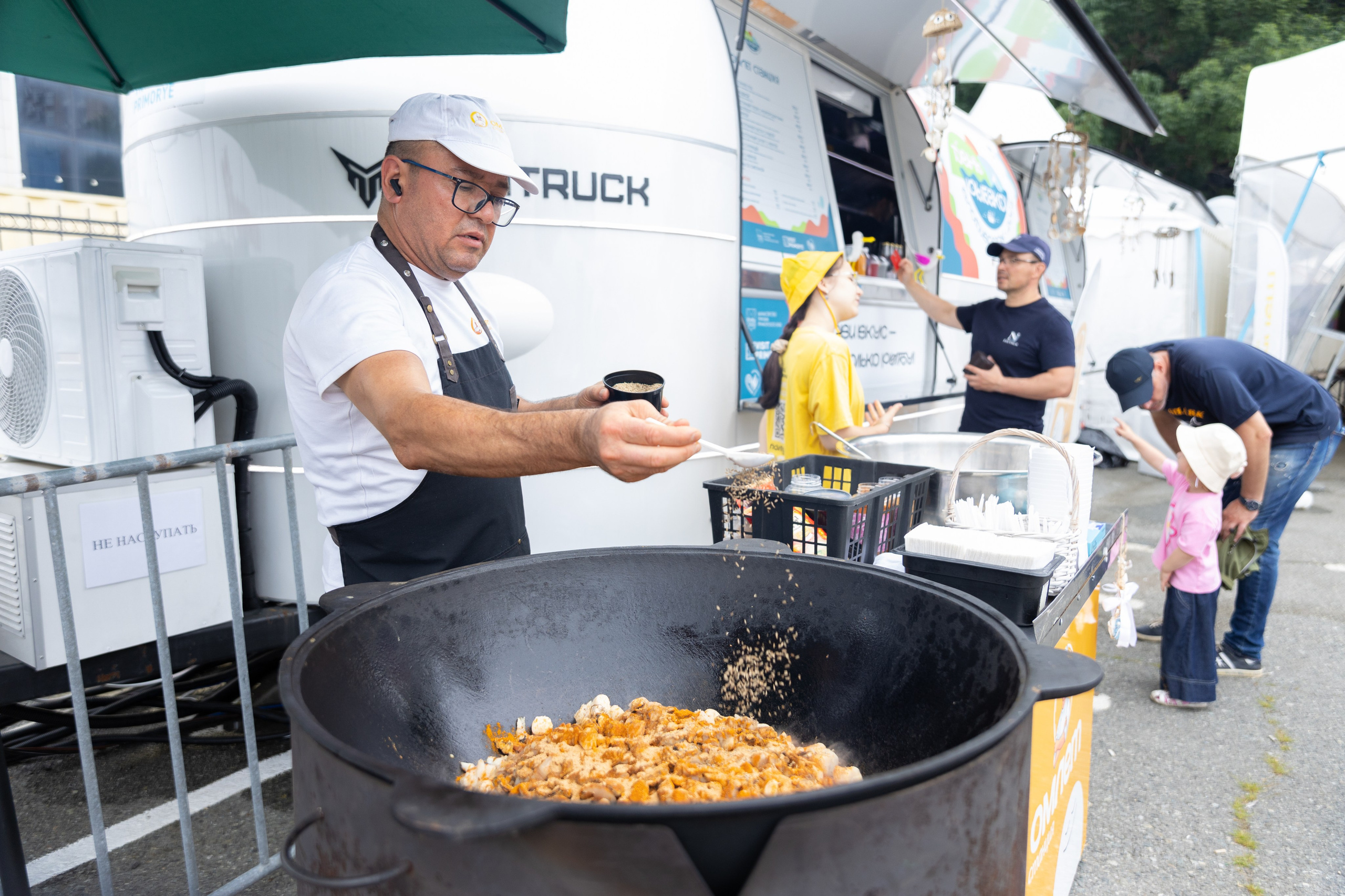 День рыбака. Владивосток 2025. Олег Катакинов| Репортажный фотограф в городе у моря (Владивосток)