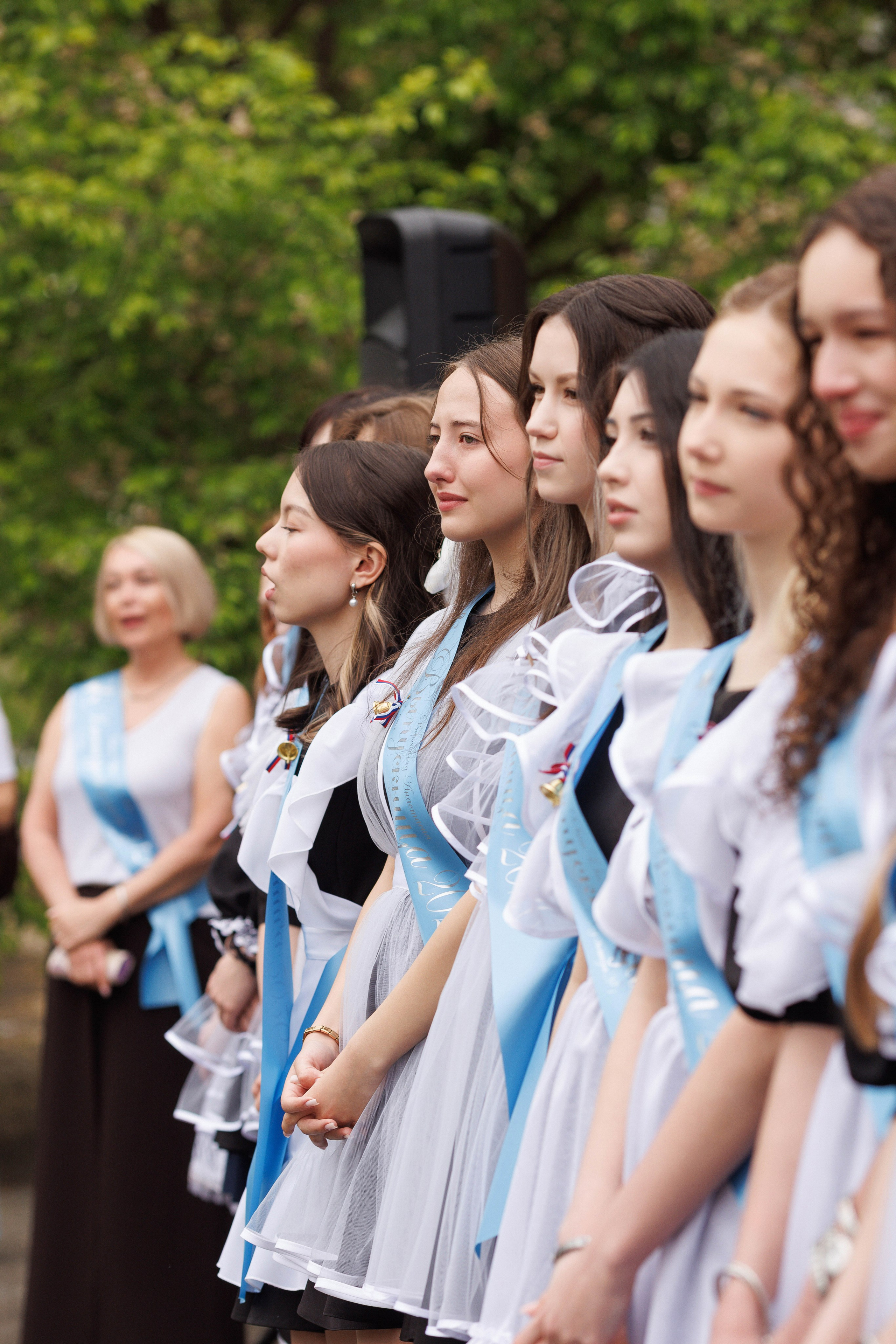 Последний звонок Гимназия Артем. Photoalbum-vl.ru