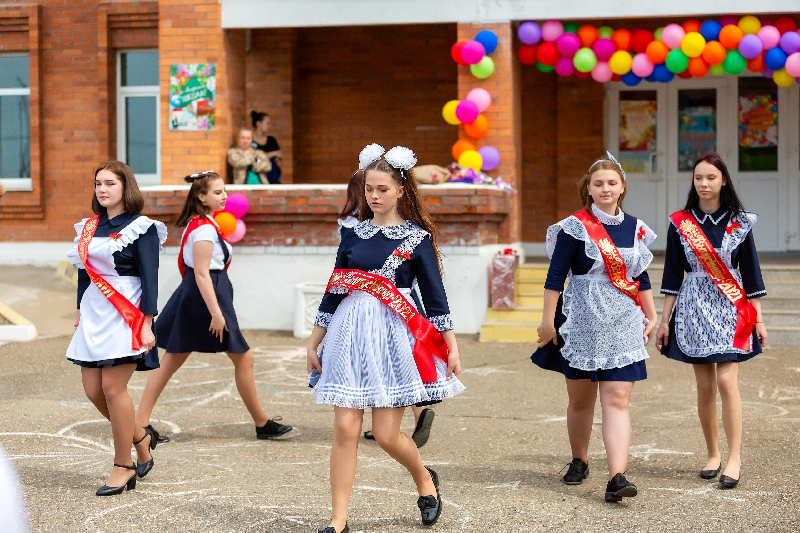 Последний звонок. с. Многоудобное. Стильный выпускной альбом Владивосток фотограф Вероника Мигачева