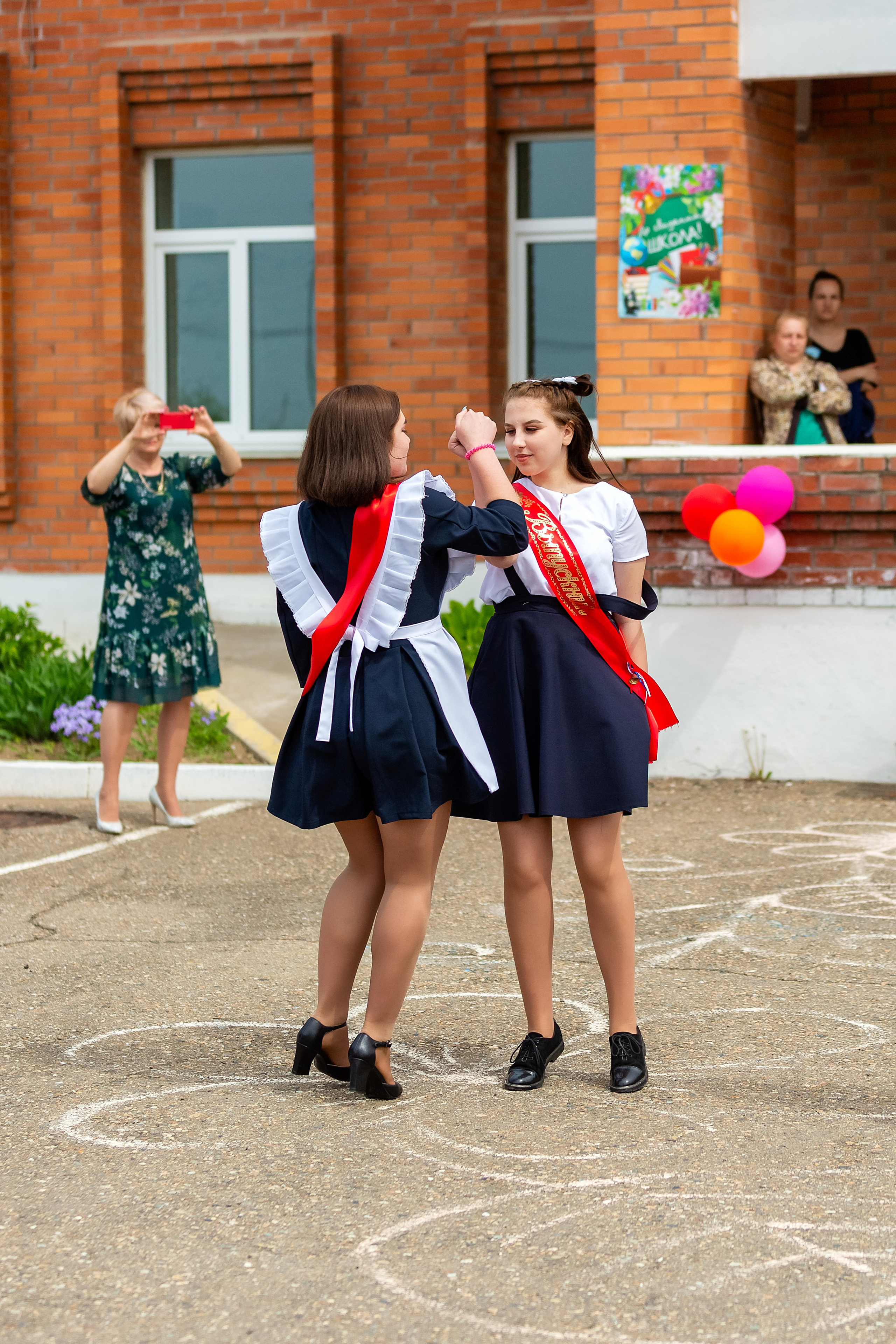 Последний звонок. с. Многоудобное. Стильный выпускной альбом Владивосток фотограф Вероника Мигачева