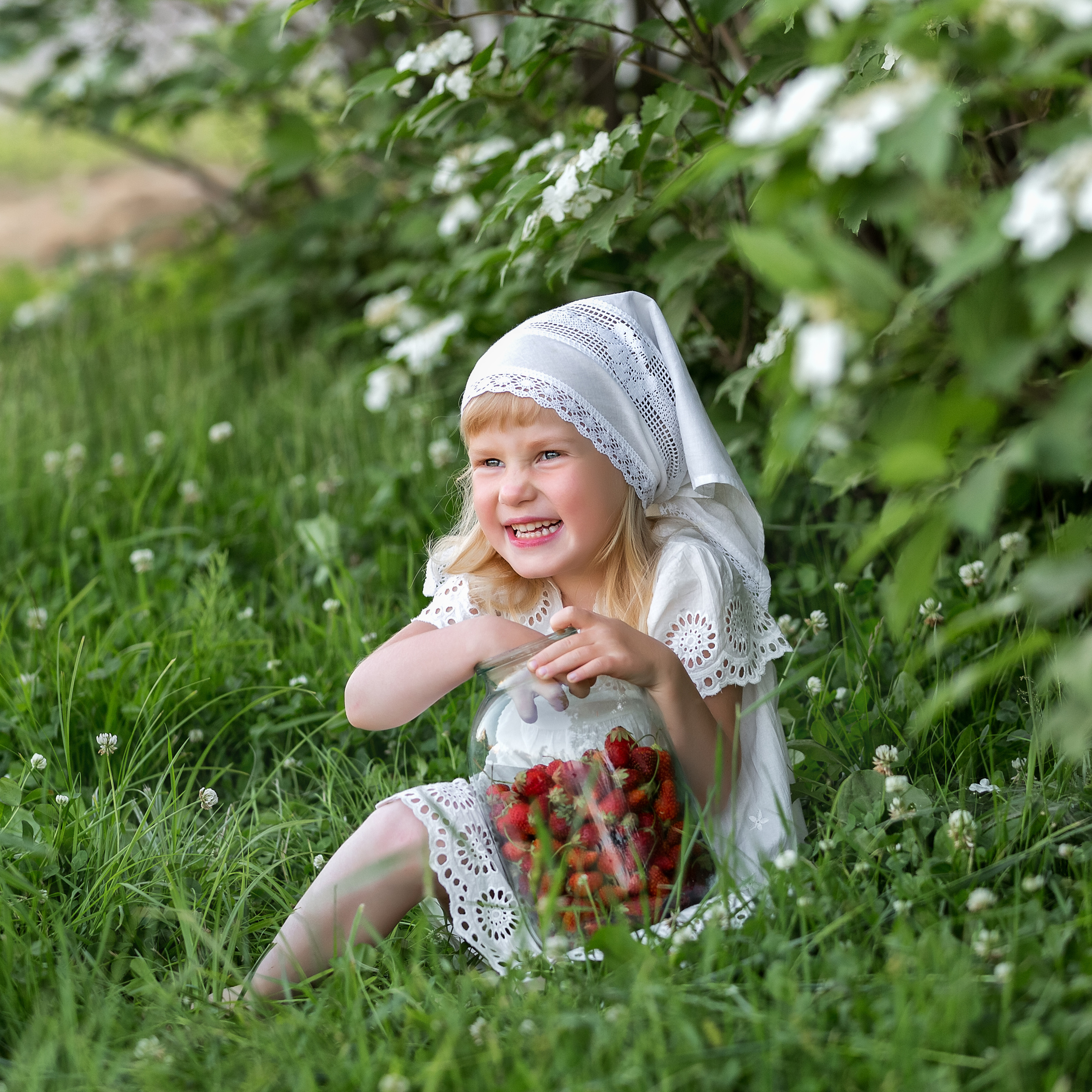 Полиночка и клубничка. Стильный выпускной альбом Владивосток фотограф Вероника Мигачева