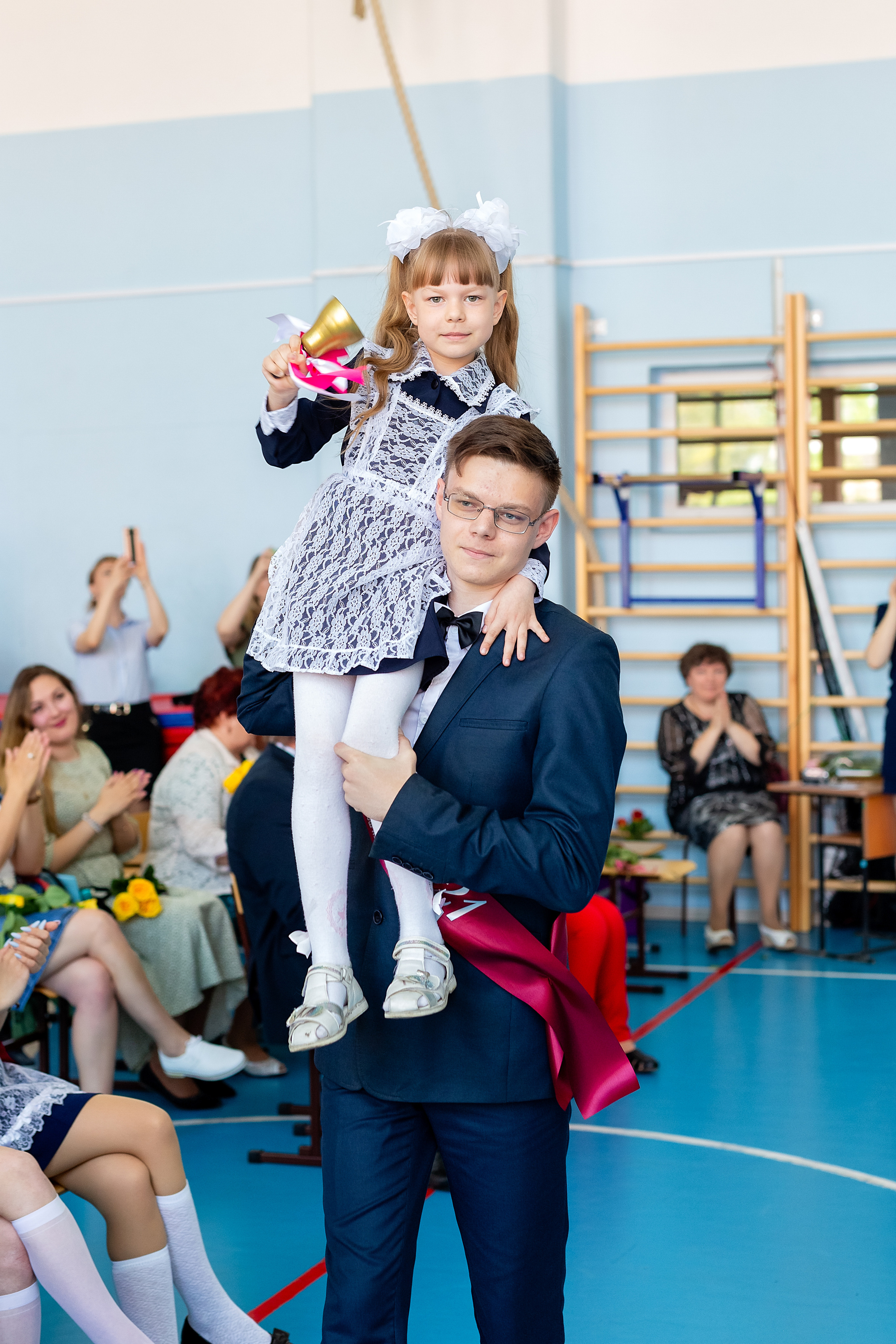 Последний звонок 1школа. Стильный выпускной альбом Владивосток фотограф Вероника Мигачева