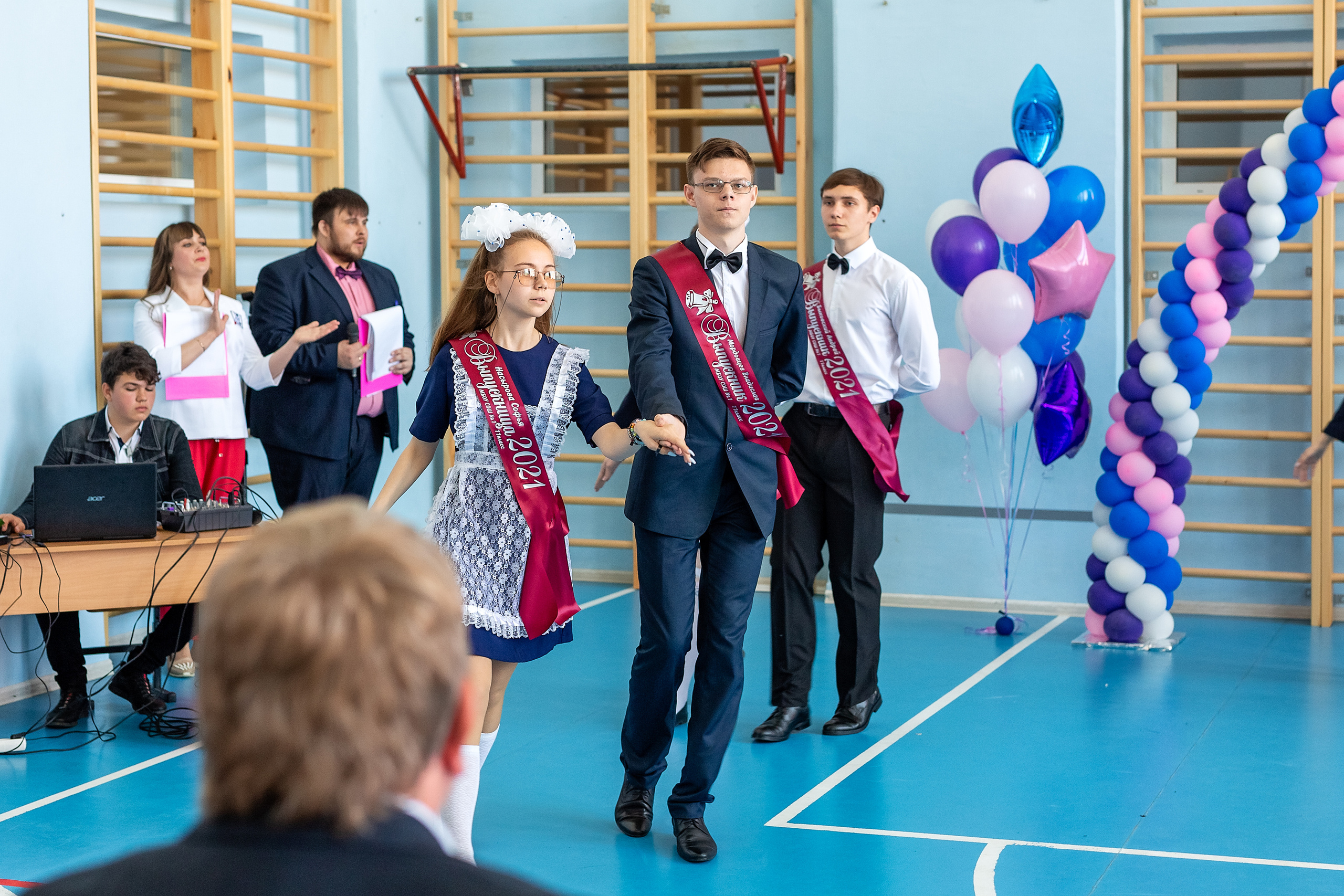 Последний звонок 1школа. Стильный выпускной альбом Владивосток фотограф Вероника Мигачева