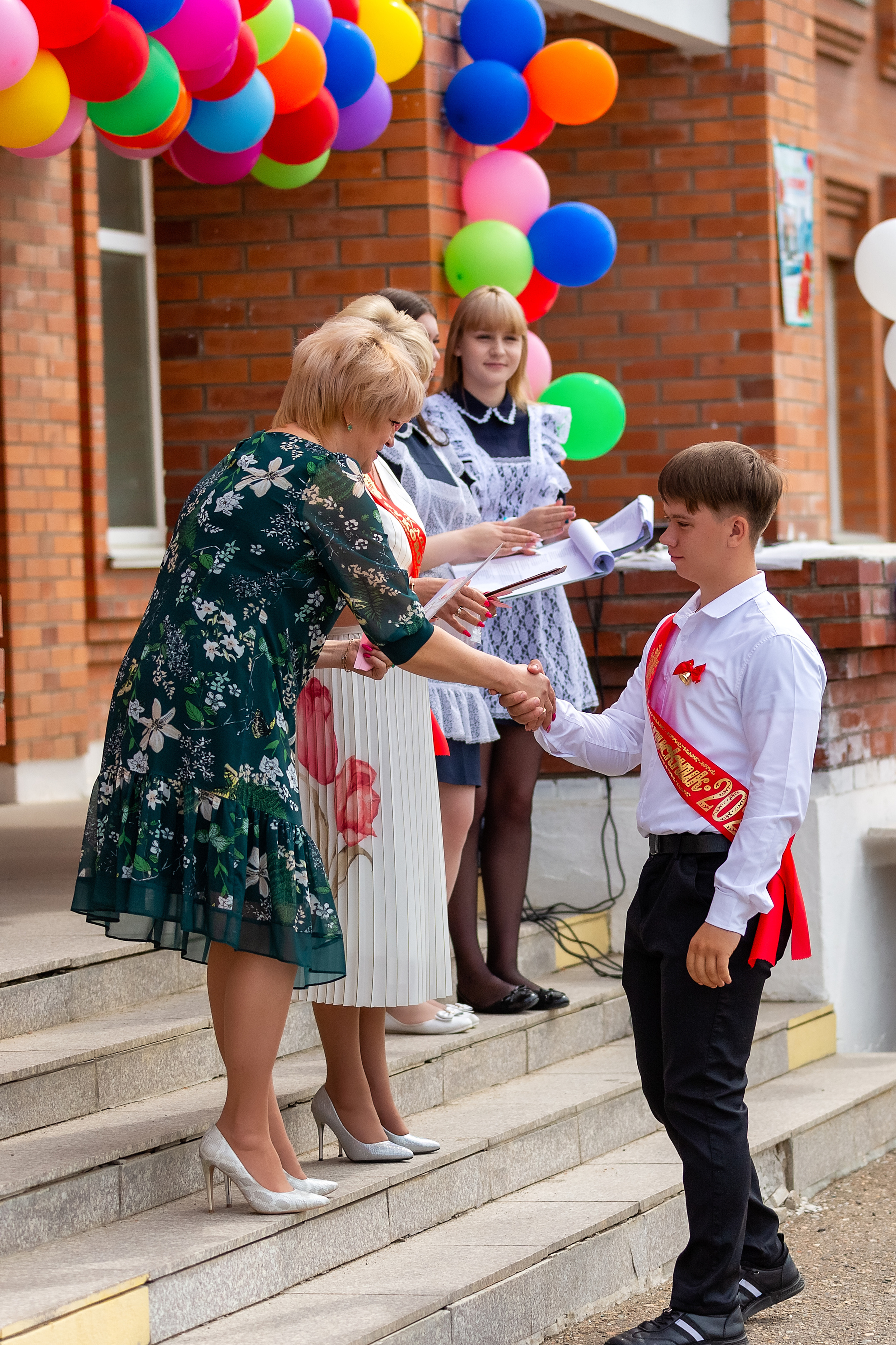 Последний звонок. с. Многоудобное. Стильный выпускной альбом Владивосток фотограф Вероника Мигачева