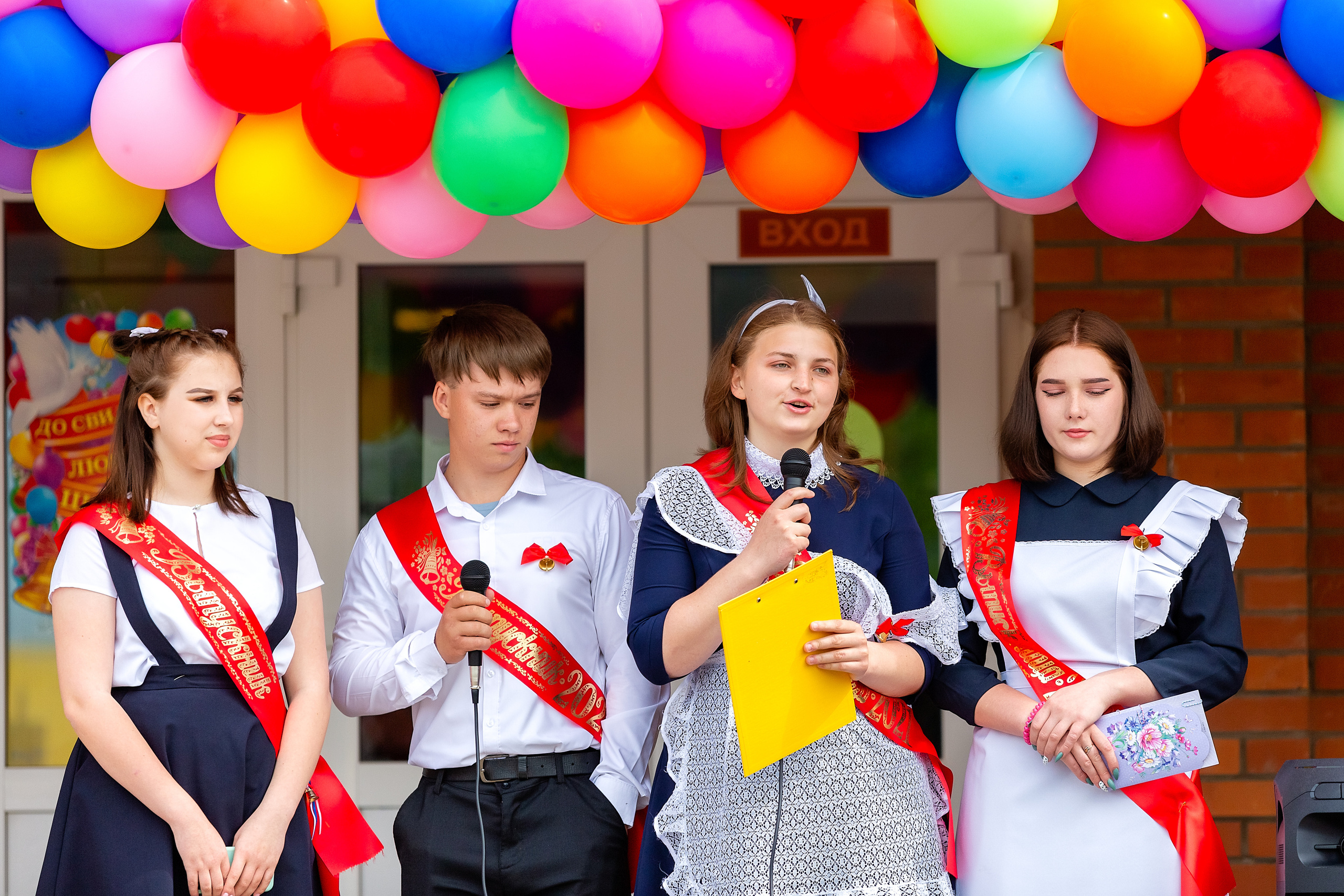 Последний звонок. с. Многоудобное. Стильный выпускной альбом Владивосток фотограф Вероника Мигачева