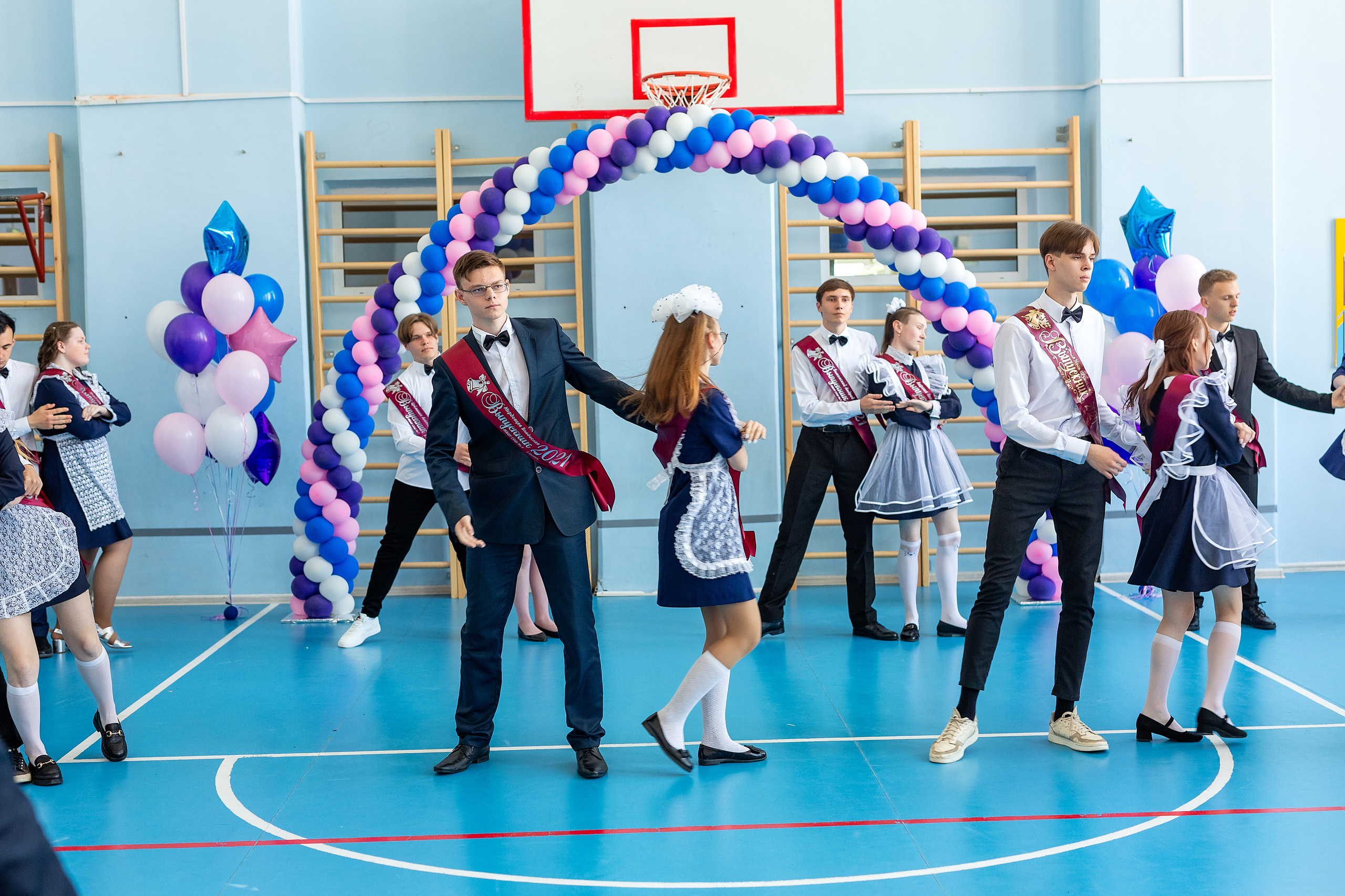 Последний звонок 1школа. Стильный выпускной альбом Владивосток фотограф Вероника Мигачева